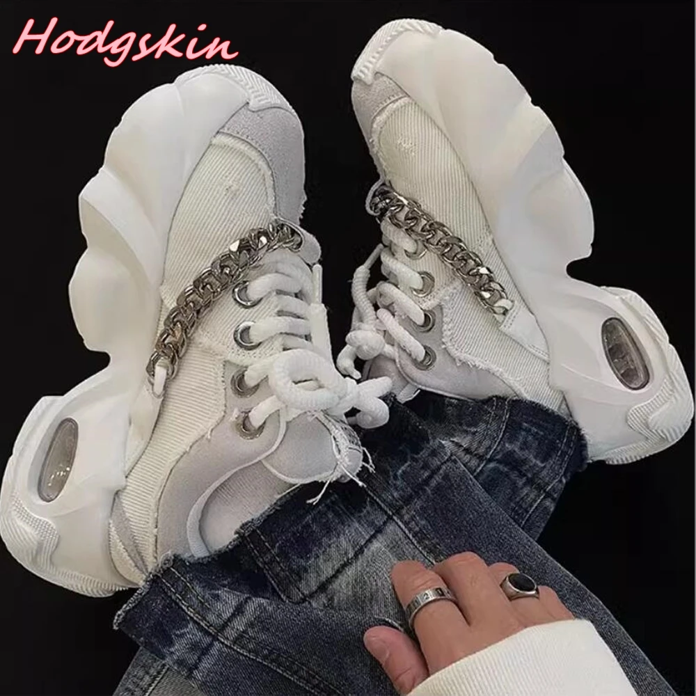 2024 New Men Shoes Round Toe Metal Chain Decoration Thick Sole Flat with Shoes Casual All-match Height Increasing Fashion Shoes