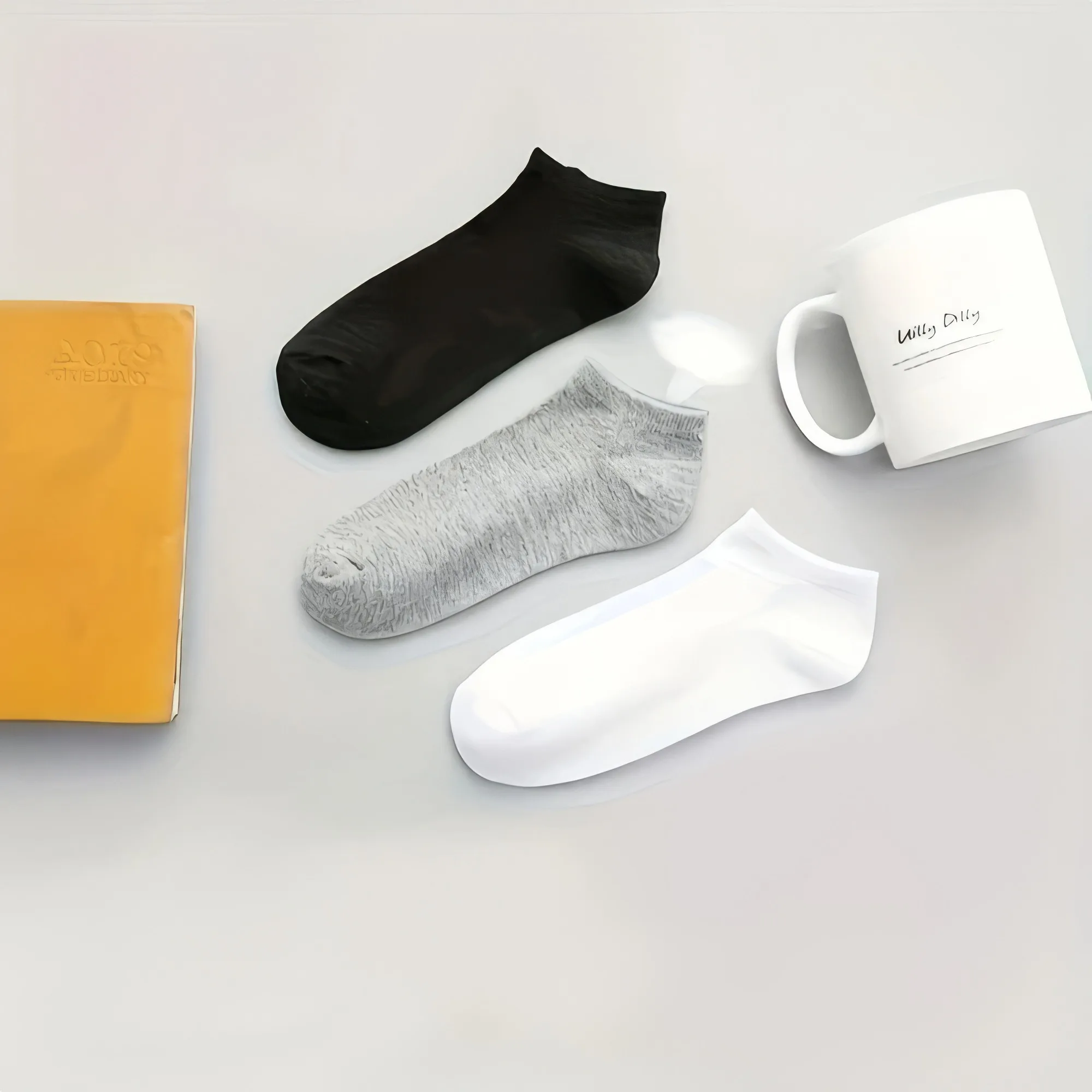 

5 Pairs of Black, White, and Gray Socks, Made of Soft Fabric That Fits The Foot Shape, Suitable for Running and Fitness
