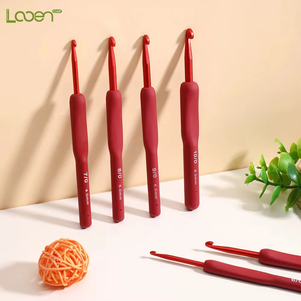 

LOOEN Aluminum Crochet Needles Red Color Crochet Hooks Set Silicone Handle Ergonomic Knitting Croche Set 2.0-6.0mm Christma Gift