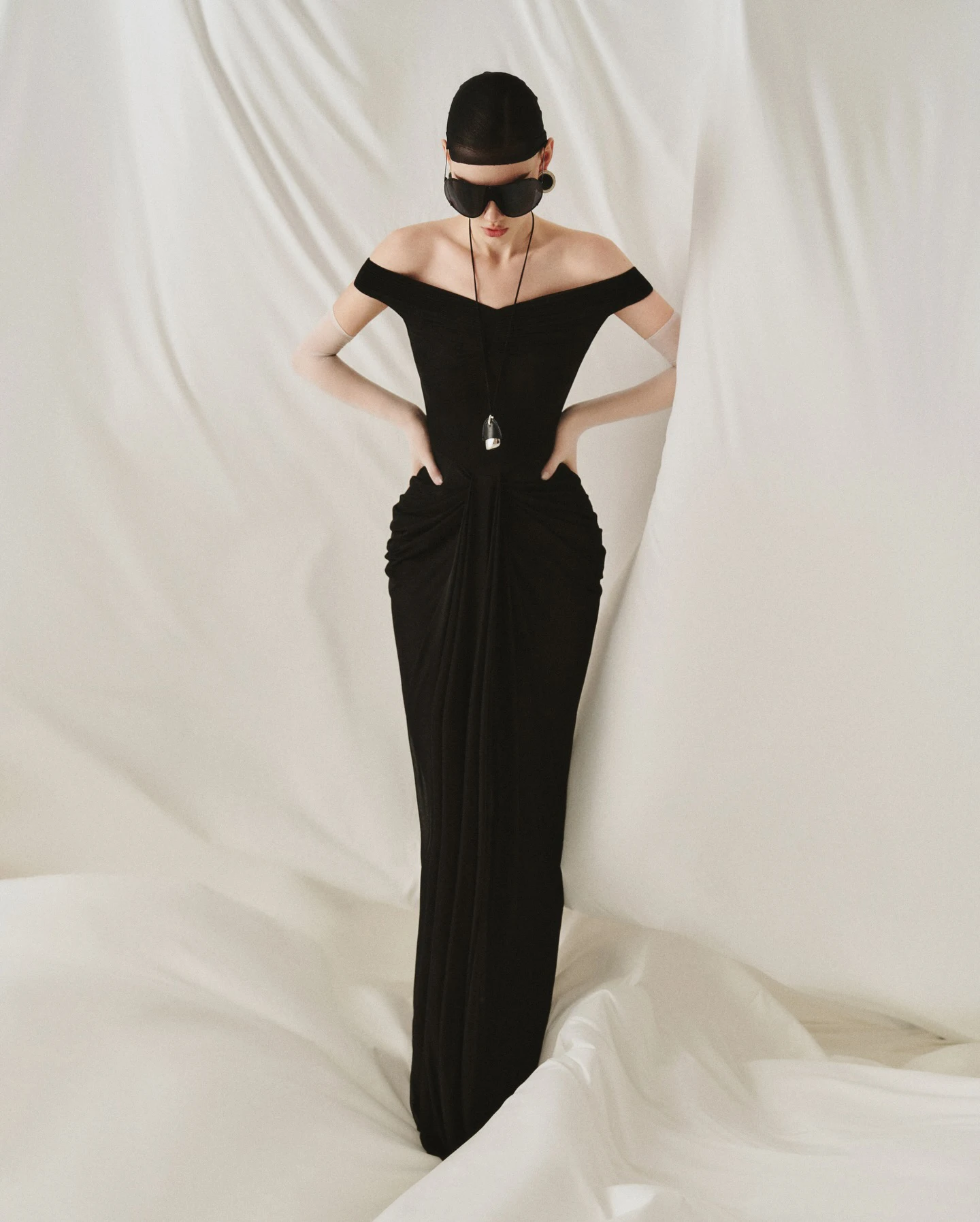 Summer 2026 Women's Sexy One-Shoulder Sleeveless Long Dress Elegant Fashionable Evening Gown in Black