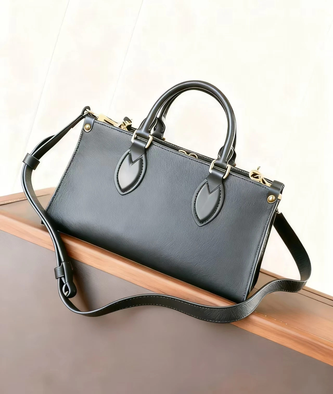 

Elegant Black Grained Calfskin Leather Small Tote Bag Detachable Leather Chain Shoulder Strap Commuter Handbag (25-13-10cm) P3