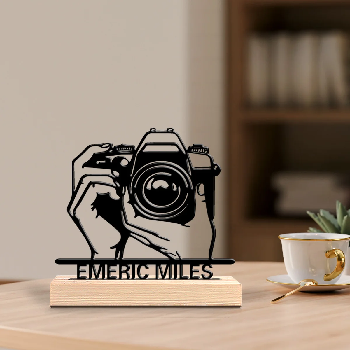 Art photo personnalisé Emric Miles - Base en bois avec nom, appareil photo vintage avec design Miles pour la décoration de bureau