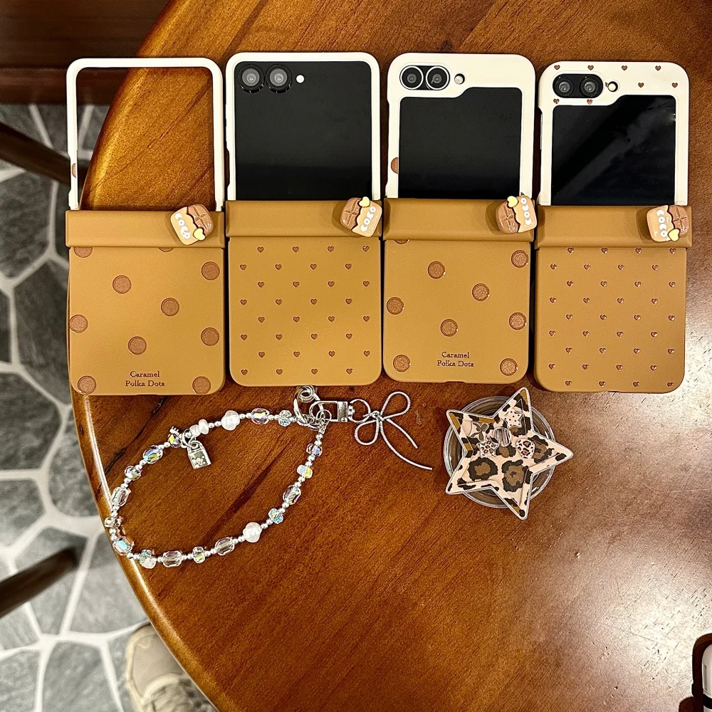 

Cute polka dot love bread for magnetic holder mobile phone case, suitable for Samsung Z flip3/4/5/6/7,shockproof protective case