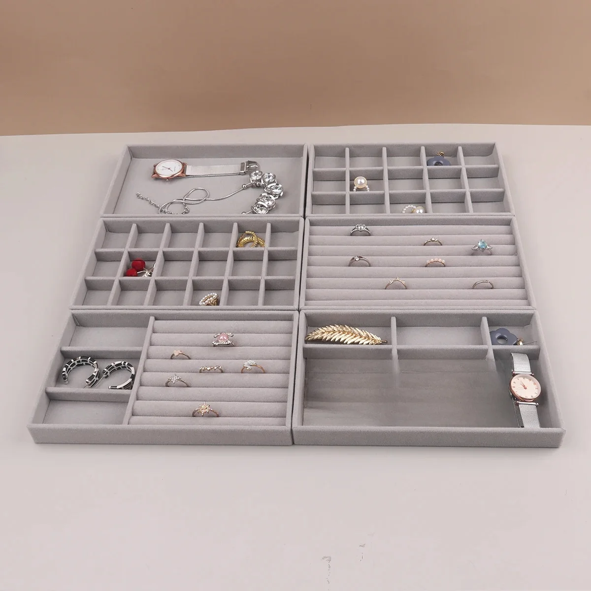 Présentoir de bijoux en velours empilable, porte-bijoux exquis, Portable, pour bagues, boucles d'oreilles, colliers, boîte de rangement pour garçons