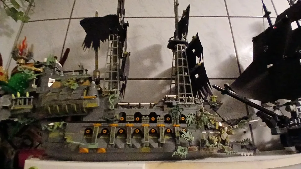 2434pcs Pirate Ship Building Blocks, Flying Dutchman Bricks Set, Educational STEM Toys for Boys, Creative Gift for Kids photo review