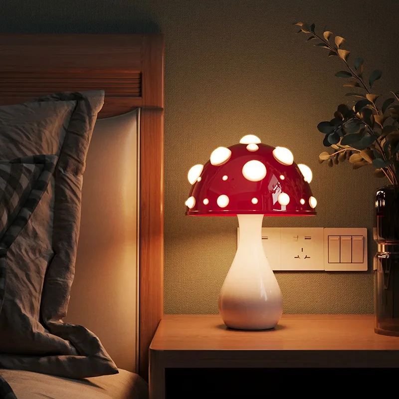 Amanita Paddestoellamp Biomimetische Vliegenzwam Bureaulamp Met Led Driekleurige Lamp Hotel Livingroom Huiselijke Sfeer Usb Warm Licht