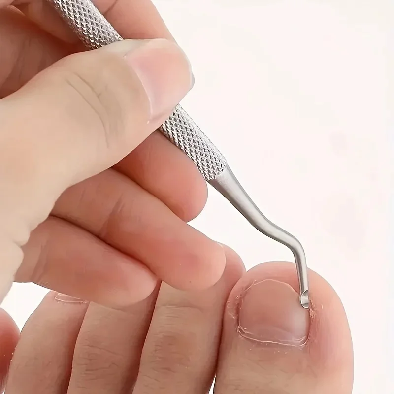Outil de pédicure en acier inoxydable pour le nettoyage en profondeur des rainures des ongles-poignée ergonomique antidérapante, cuillère à ongles incurvée pour l'élimination de la saleté