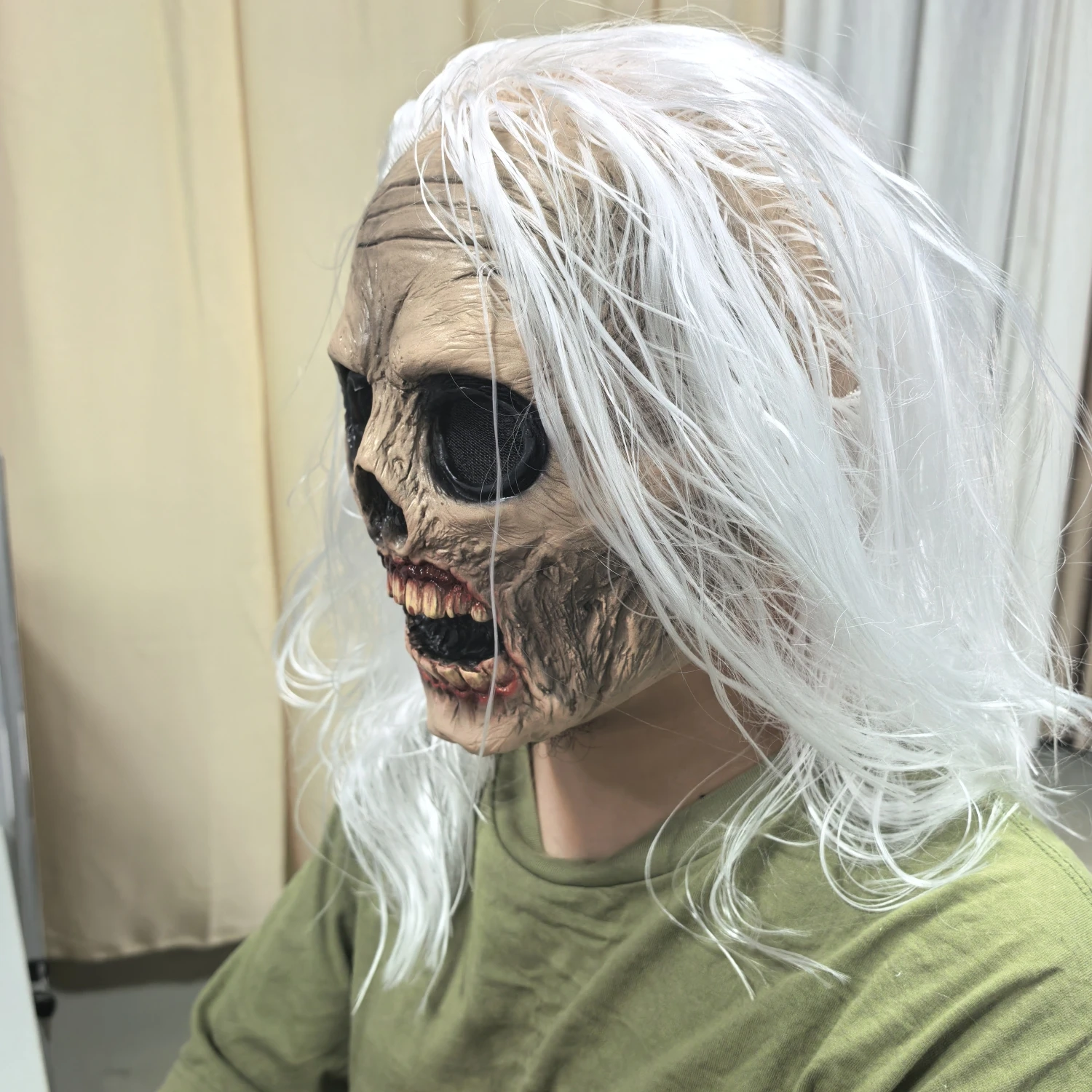 Adult Halloween Walking Dead Zombie Rubber Face Mask with White Hair Scream Old Man Design for Cosplay And Party Accessory