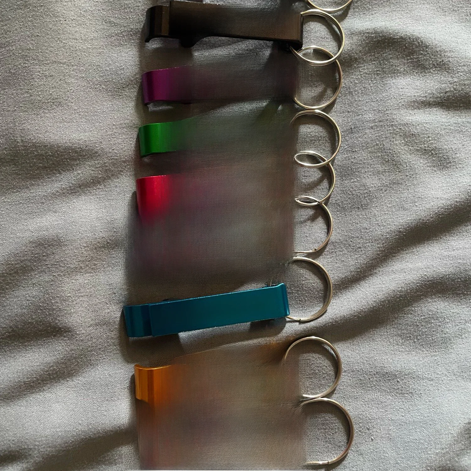 10/30/50/100 Pcs Gepersonaliseerde Flesopener Sleutelhanger Bruiloft Gunsten Op Maat Gegraveerde Brouwerij Hotel Restaurant Logo Feestgeschenken - afbeelding 2