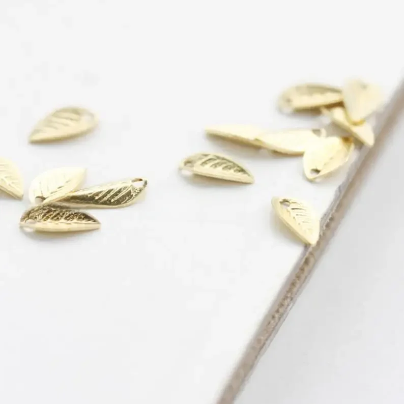 Materiały DIY - Element z litego mosiądzu - Liść 7,5x4mm (1865C) — zdjęcie 2