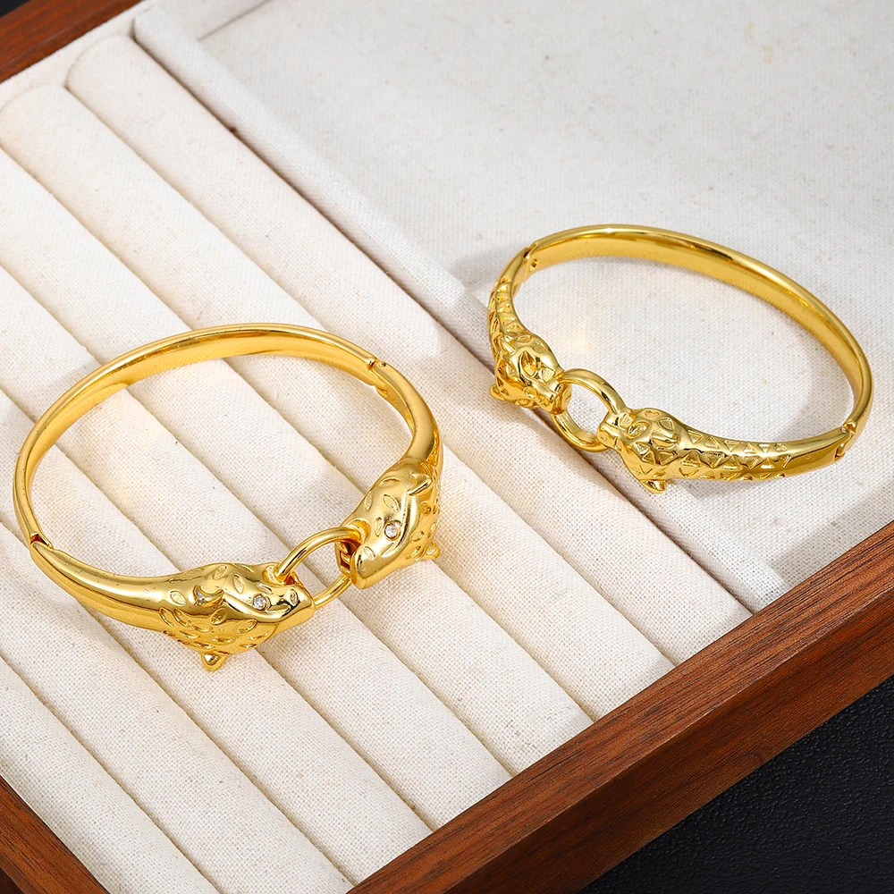 2 قطعة/المجموعة خمر الفاخرة ليوبارد رئيس مشبك زوجين الفولاذ المقاوم للصدأ سوار الإسورة ، وضعتها مجوهرات الذهب اللون مقاوم للماء