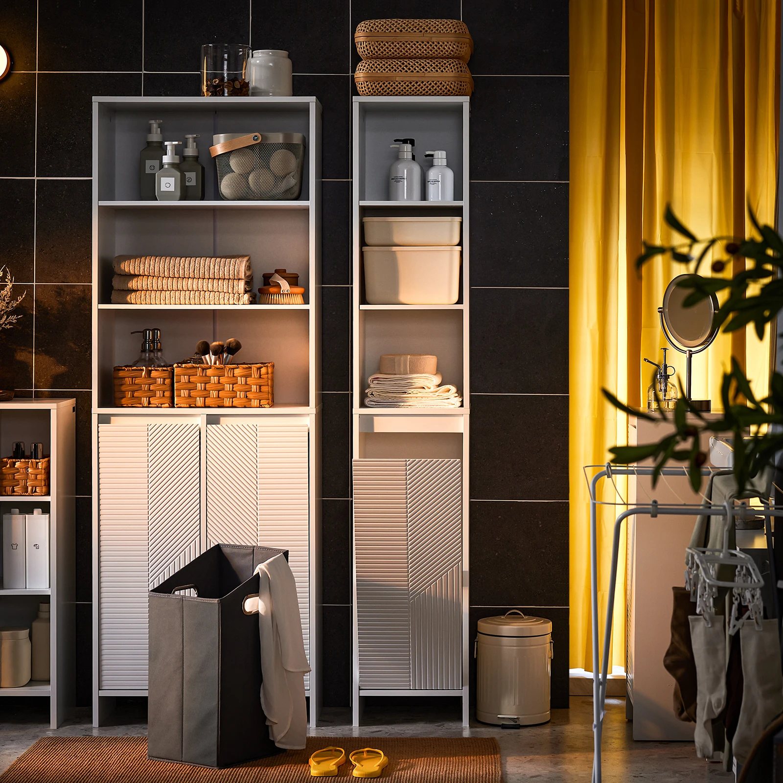 SoBuy BZR158-W Mueble de baño alto con cesta para la ropa sucia y estantes ajustables de MDF, estantes abiertos para pequeños 30x170x30cm