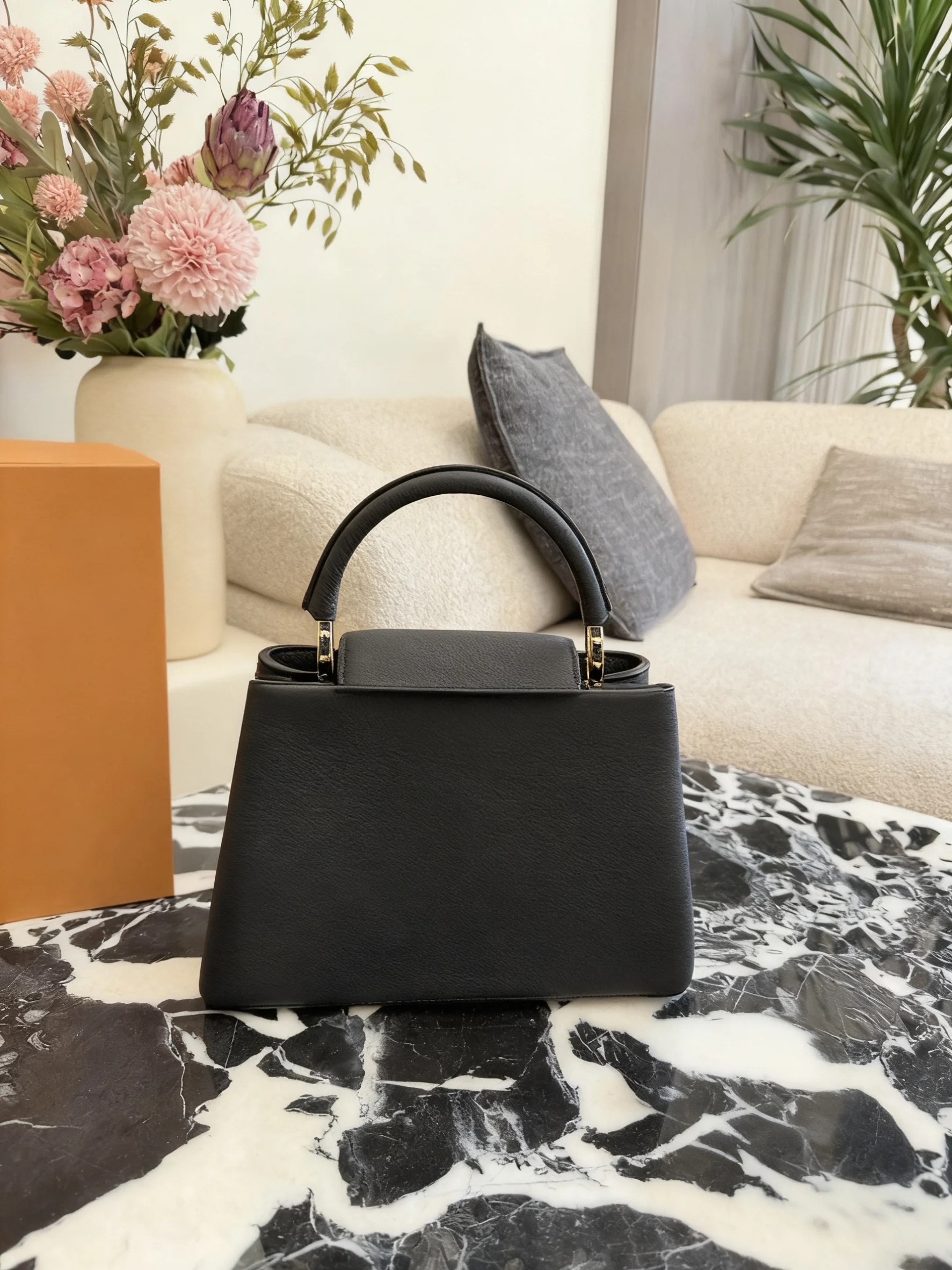 

2025 New SIZE: 27 CM Fashionable Versatile bags leather cherry Portable can be carried on the shoulder no boxes