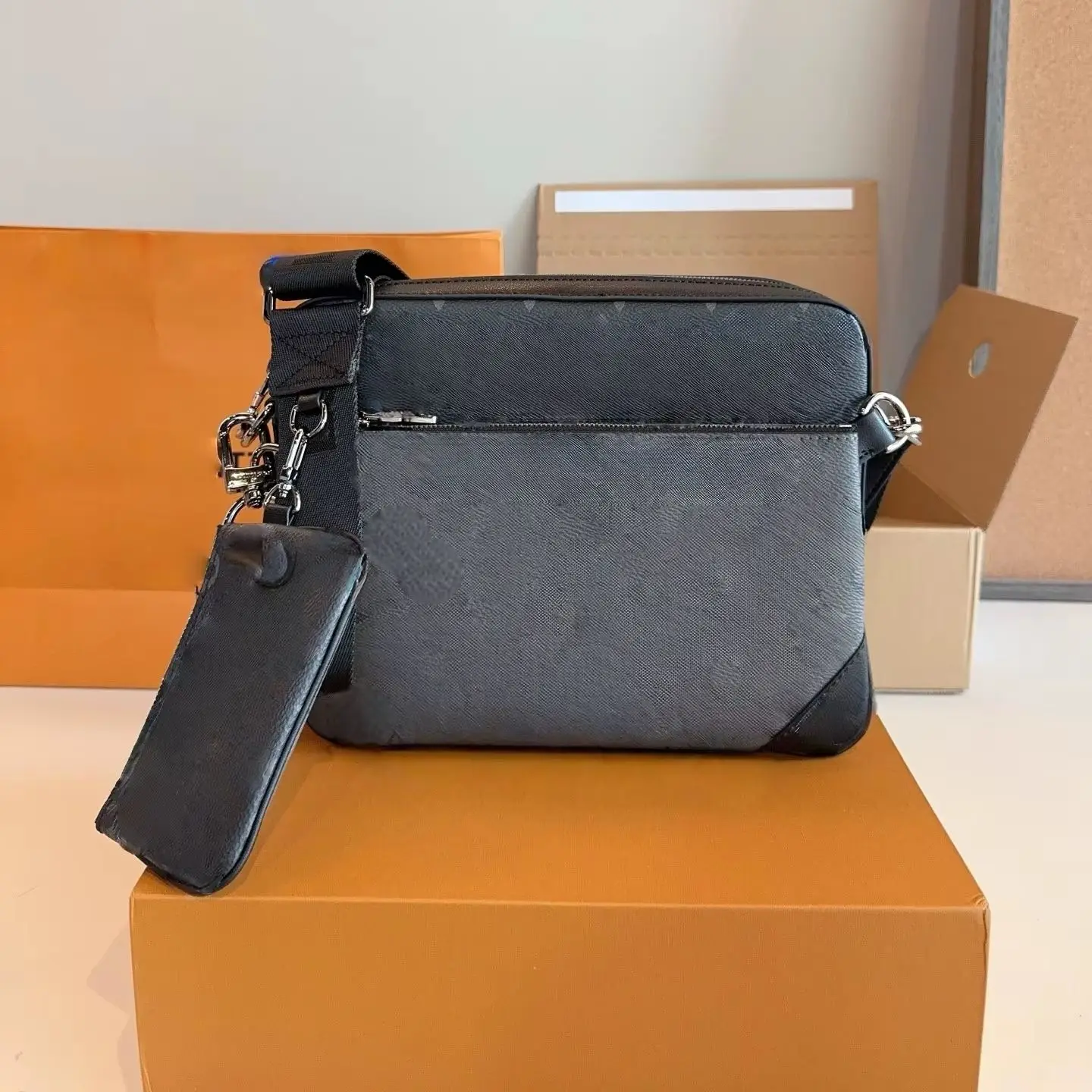 

2025 New Men S Bag 3 in 1 Large Bag Mahjong Set Coin Purse 3 Bags 1 Shoulder Strap for Single Shoulder or Crossbody Wear 25*4*18