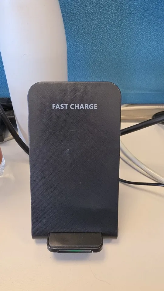 Vertical Dual-Coil 10W Wireless Fast Charger | Qi-Standard Charging Stand
