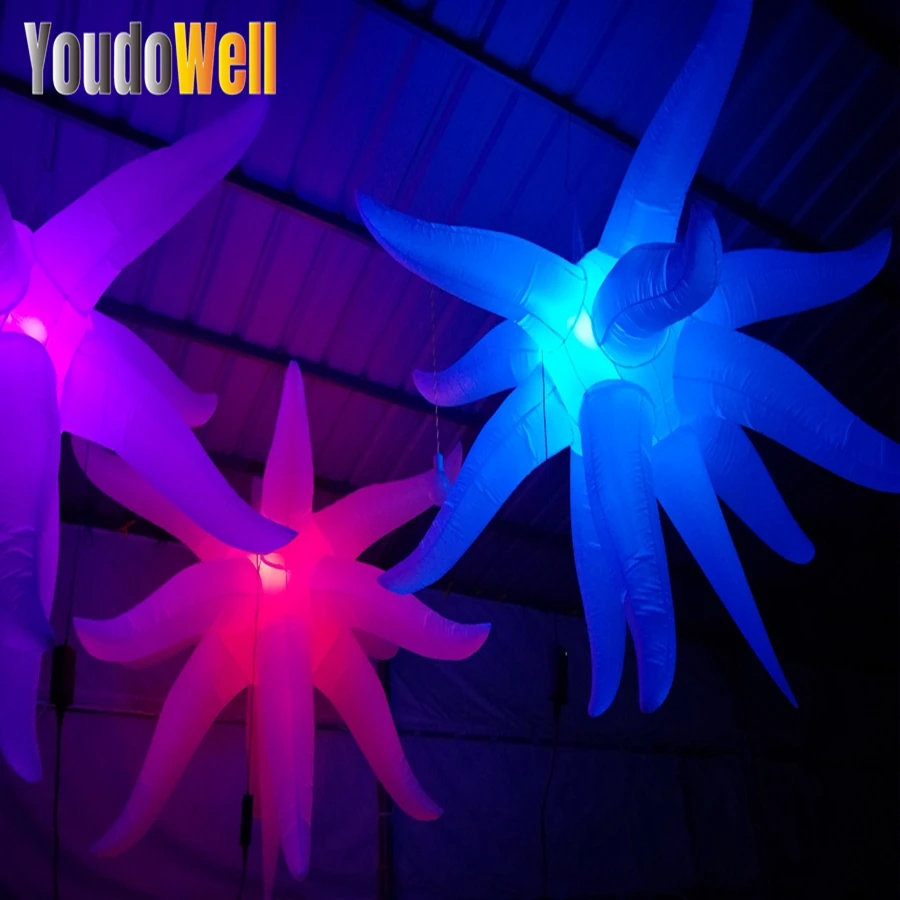 Globo inflable de cono curvo de estrella de bola con pinchos con esquina blanca y burbuja de luz LED utilizada para decoración de eventos de escenario