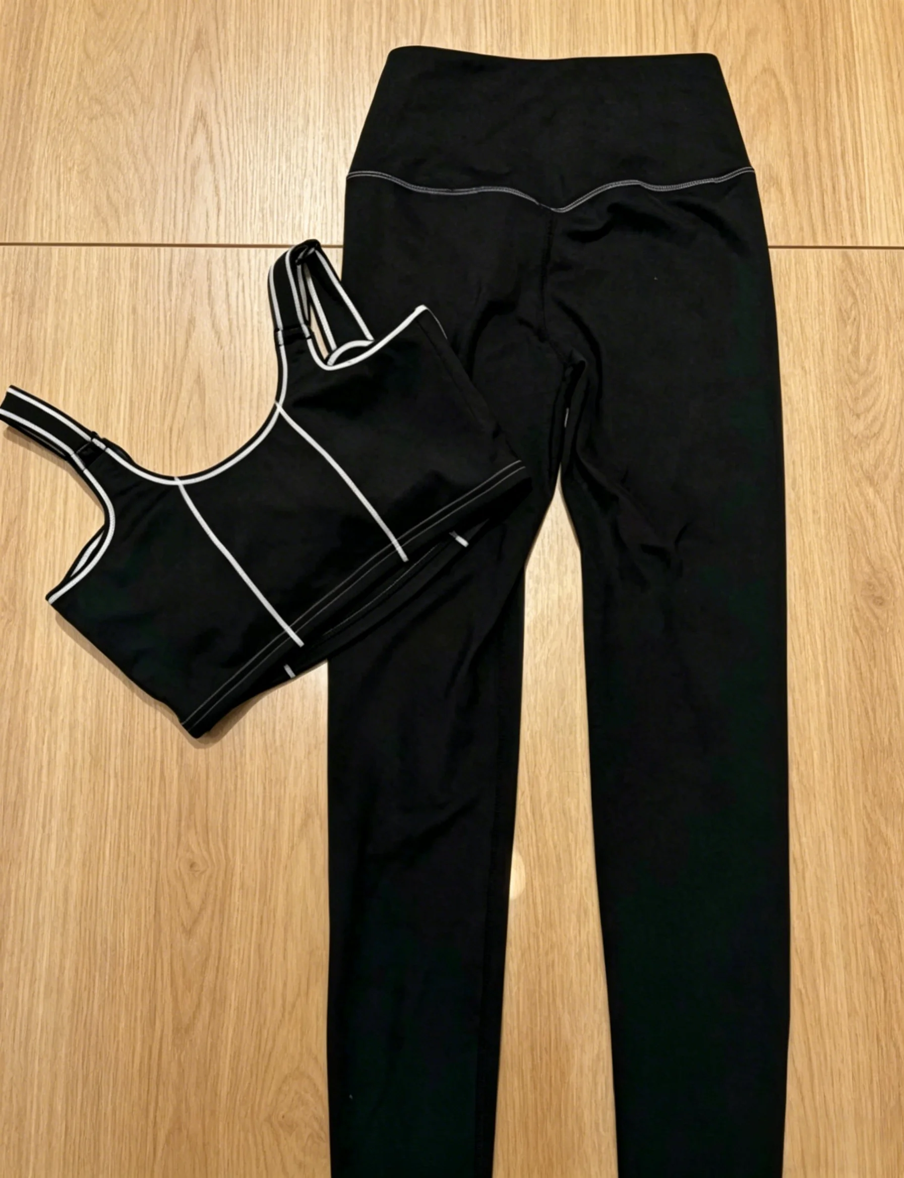 

2026 New Style Womens Black Yoga Wear Sports Set Size M L Slim Fit High Elasticity Code 027