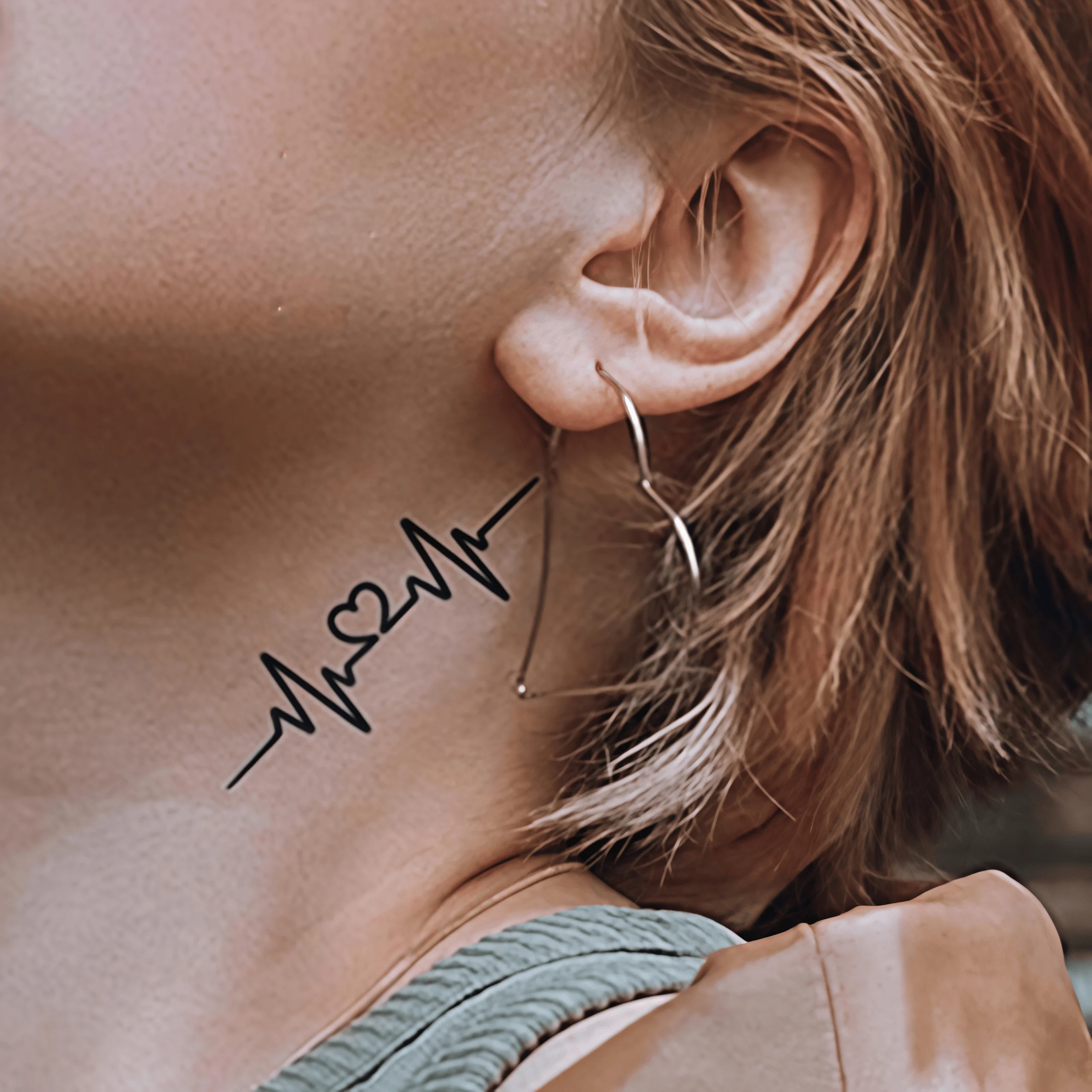 

4pcs Heartbeat EKG Herbal Juice Tattoo Sticker - Waterproof & Long Lasting Semi-Permanent Matte Fake Tattoo for Men & Women