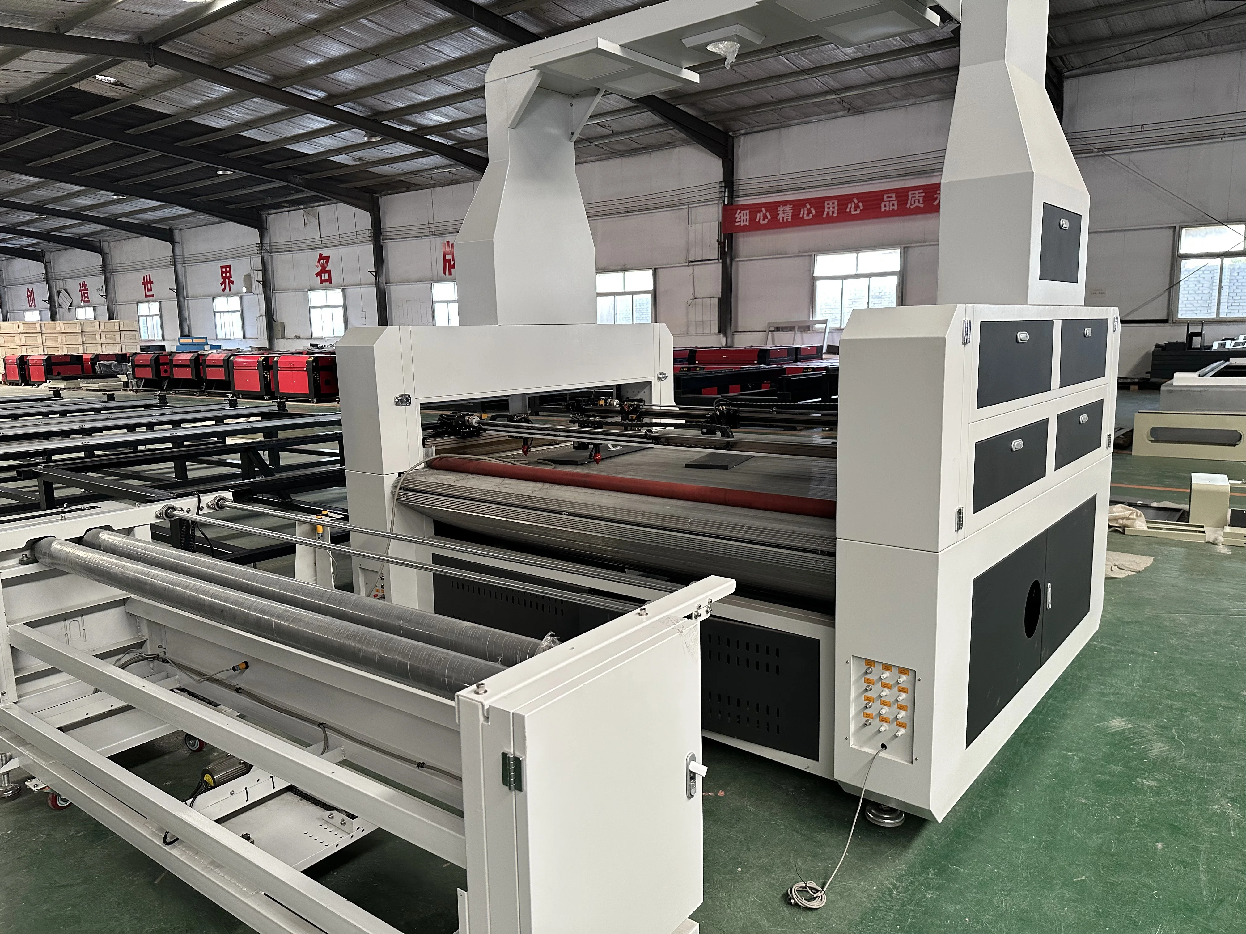 Industrial Laser Engraver For Wood - ماكينة قطع بالليزر كبيرة الحجم طراز