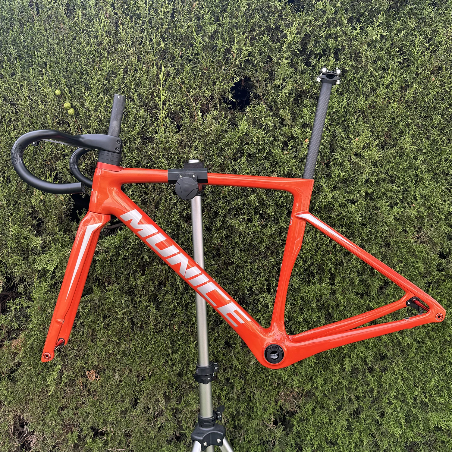 Munice R2 Carbonfaser-Rennradrahmen Versand aus Spanien Ultraleichter Allround-Carbon-Rennradrahmen Aerodynamischer EPS-geformter Carbonrahmen Scheibenbremse Max. 700*32C AERO T47 Fahrradrahmen