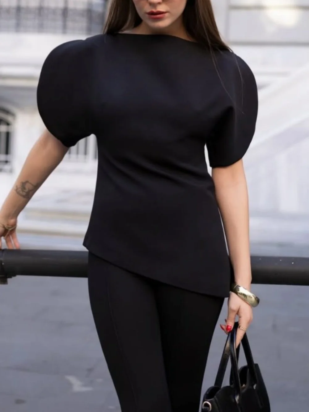 

Женские летние модные топы с дизайнерским подходом, пышными короткими рукавами, асимметричным подолом, облегающие, универсальные, для повседневной носки и работы.