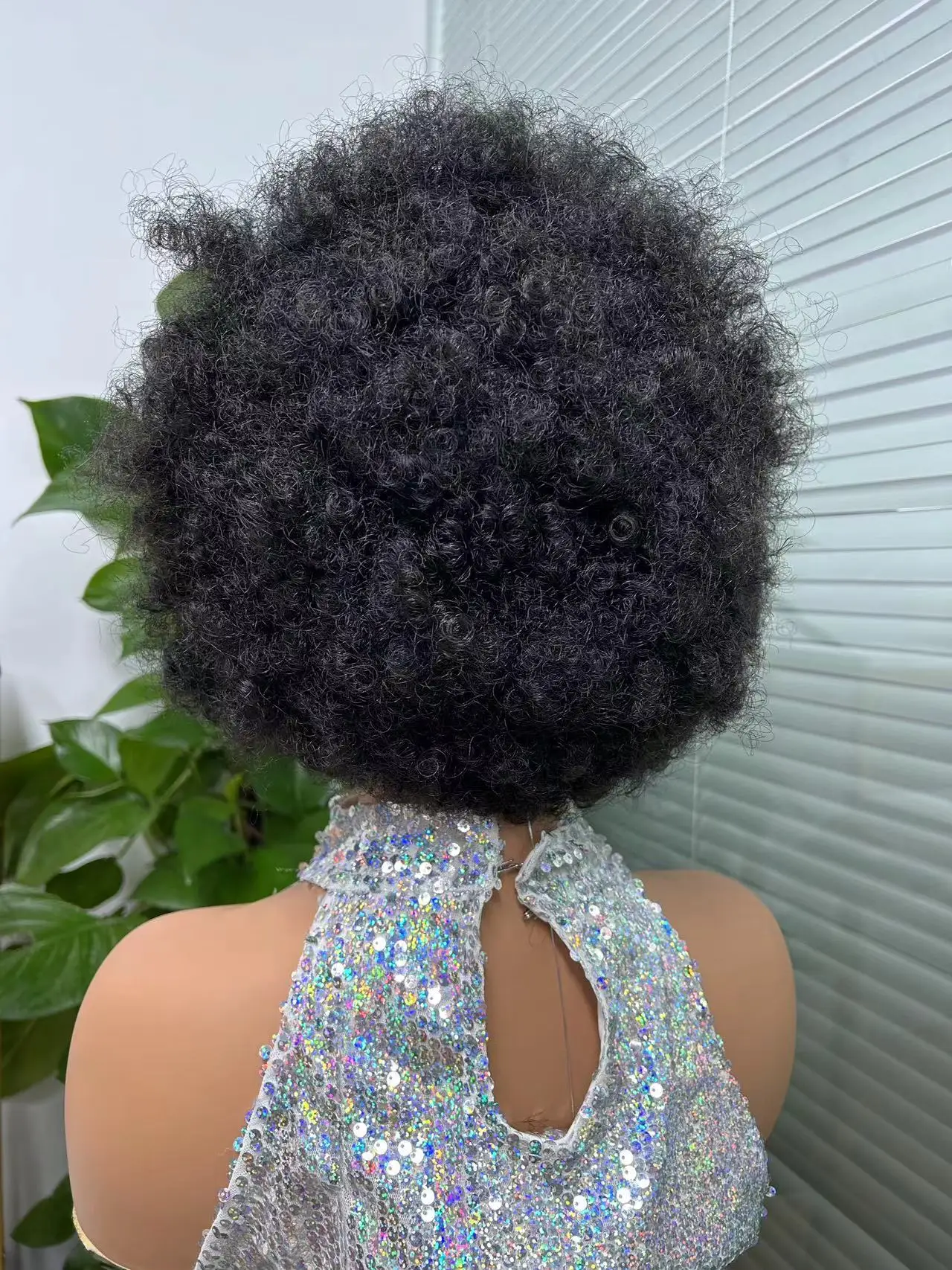 Wig kepang keriting ikal Afro pendek Wig sintetis transparan berenda Wig kepang keriting depan dengan rambut bayi untuk Wig wanita warna hitam