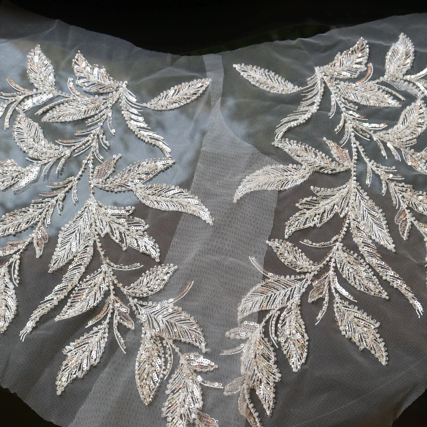 Appliques de luxe en dentelle brodée de paillettes et de perles pour robes de mariée, patchs appliqués en strass, parches brodés ropa