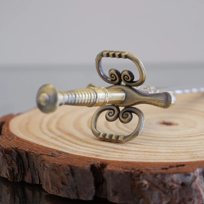 22 cm Diablo Grove tandzaag tweehandige decoratieve zwaard Game wapens model Metalen Speelgoed zwaarden Desktop Ornamenten Jongen Geschenken