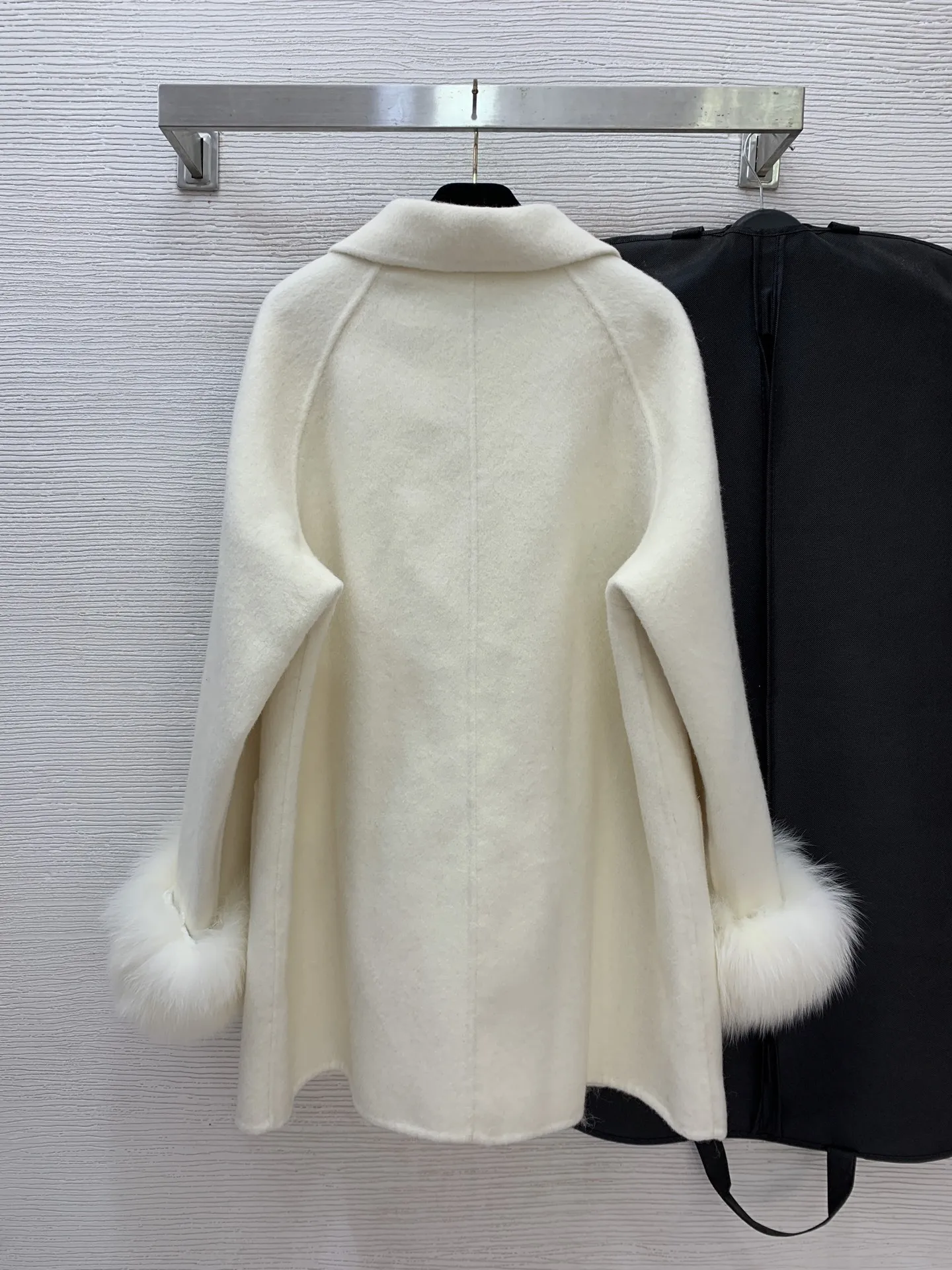 

Зима 2023, новый стиль, женское твидовое пальто с регулируемой меховой отделкой и воротником-бабочкой из лисьего мохера, куртка