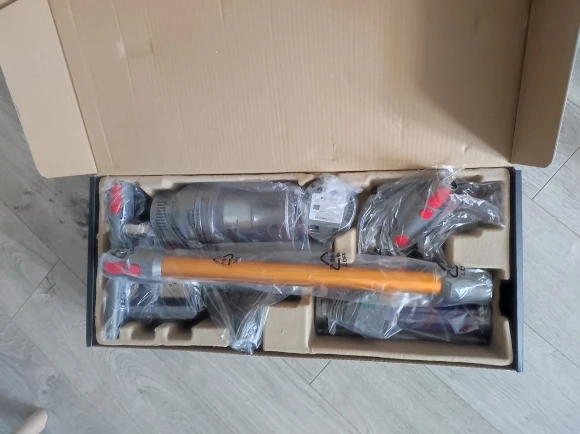 Aspiradora de Mano ABIR VC205 en uso