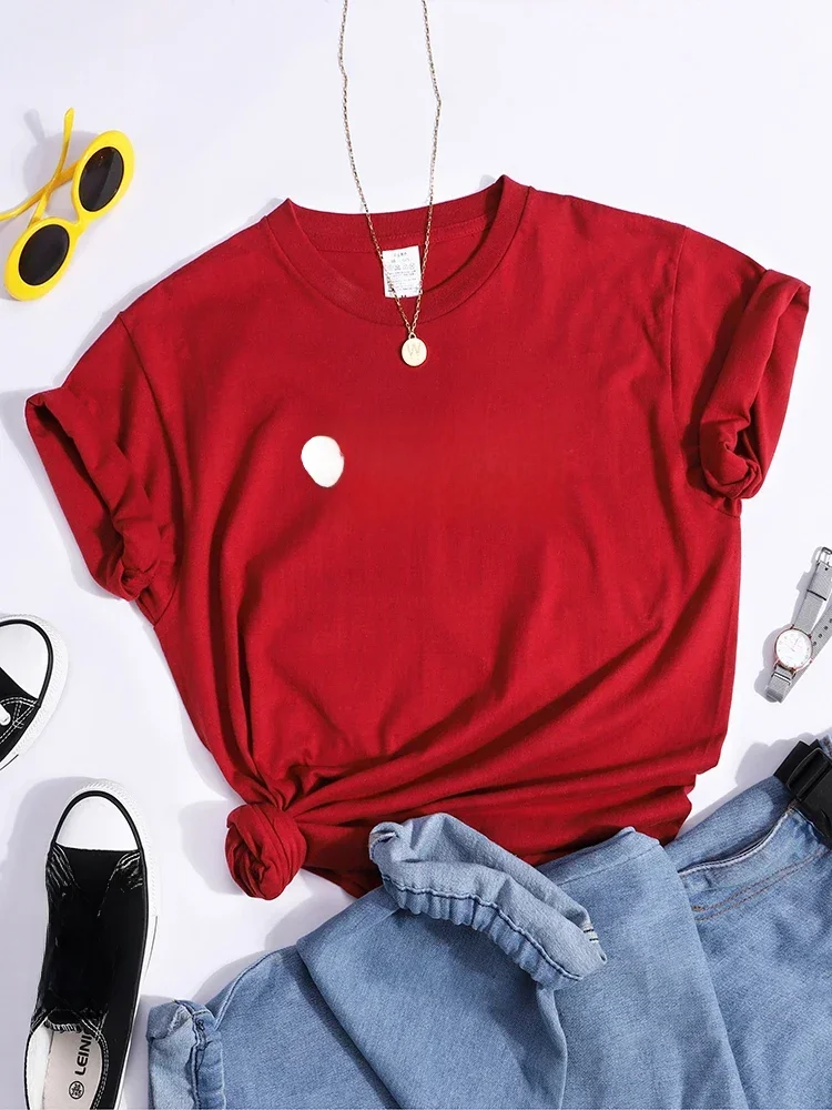 Plus Size czarna koszulka z sercem na lato dopasowana koszula z wygodnymi rękawami Street Softtee topy z krótkim rękawem niezbędne dla kobiet koszulki męskie — zdjęcie 2