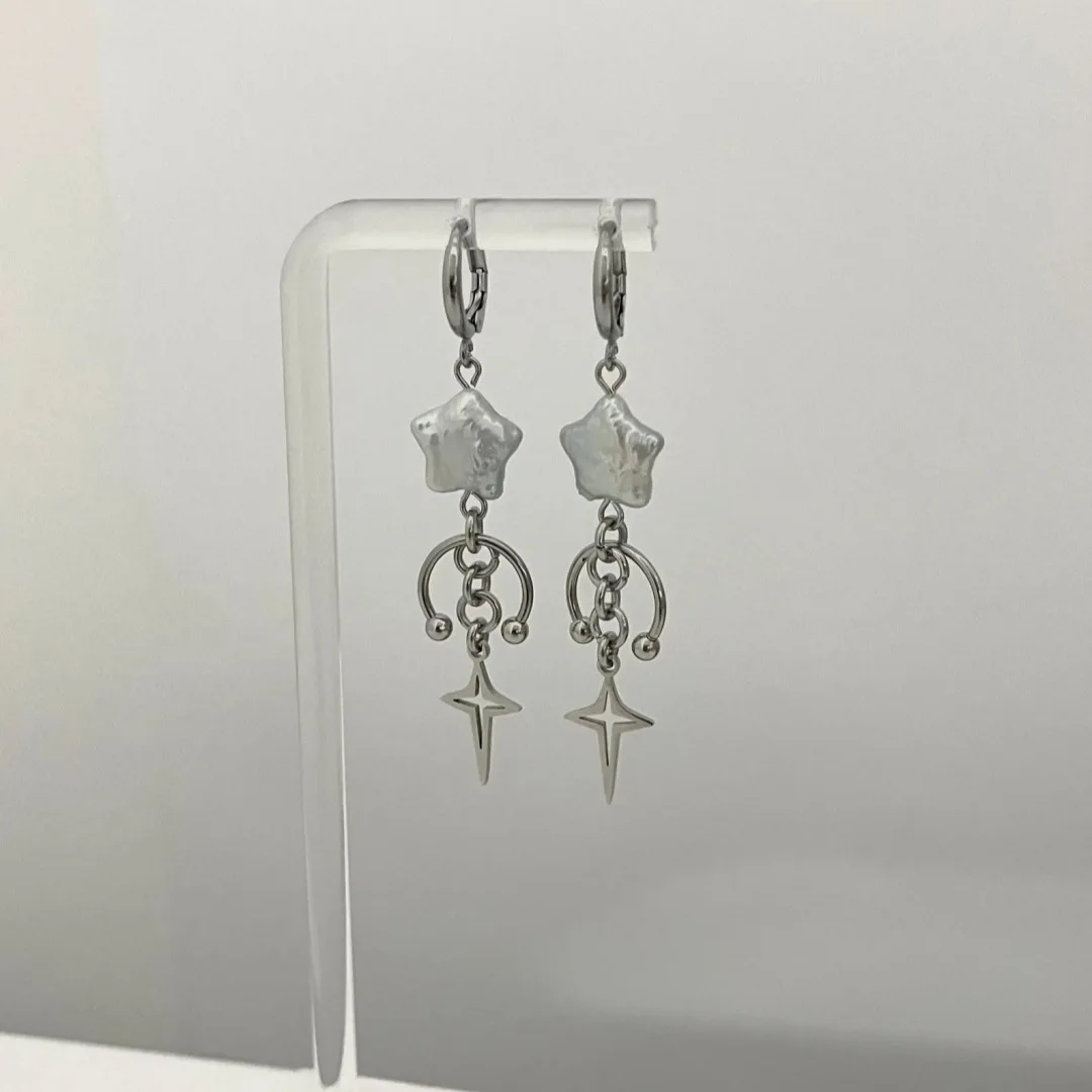 Fashionable and trendy star four pointed star earrings, niche and high-end earrings, suitable for daily wear, party wear and dre