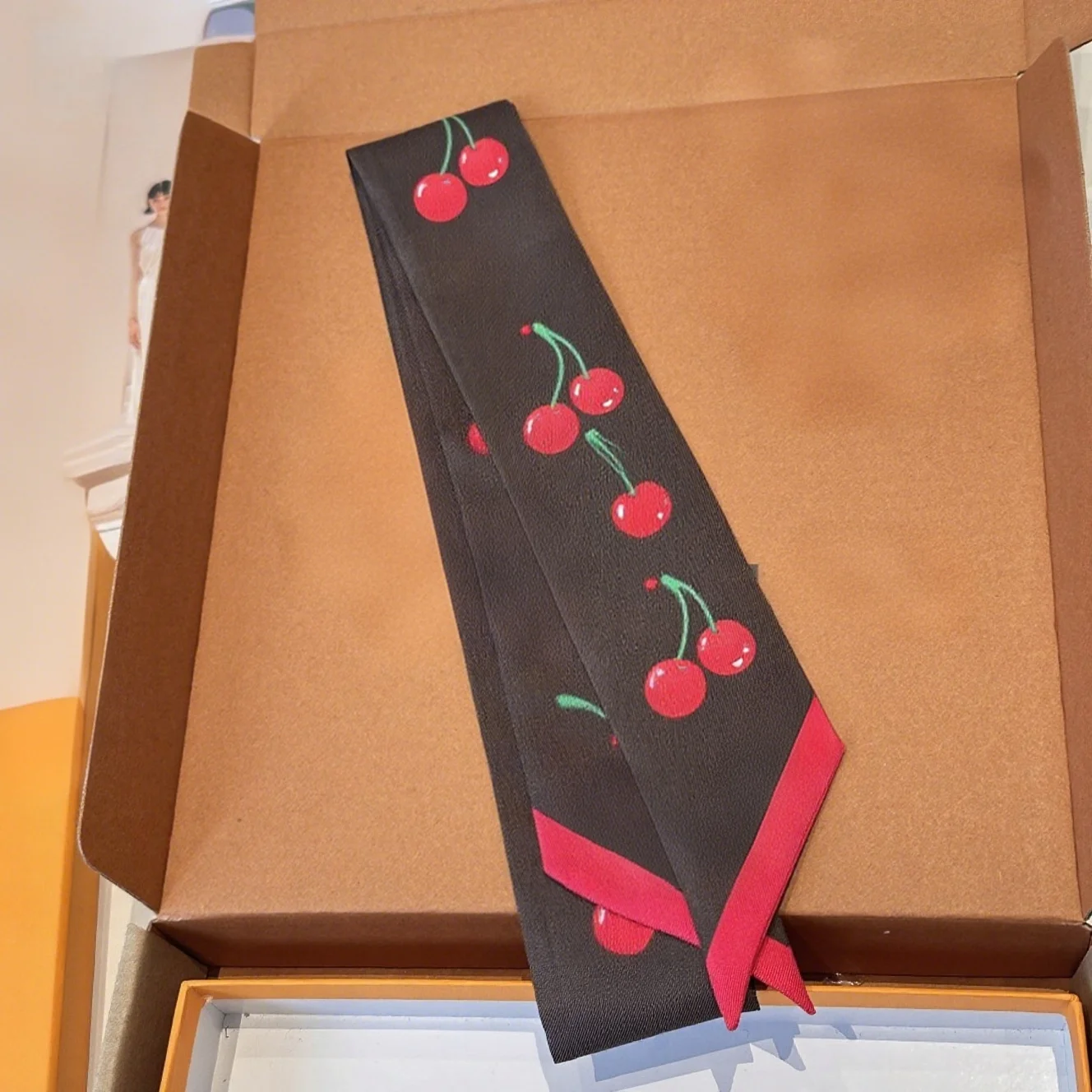 

Серия Cherry Peach Изысканный высококачественный удобный диагональный материал Универсальная повязка для волос