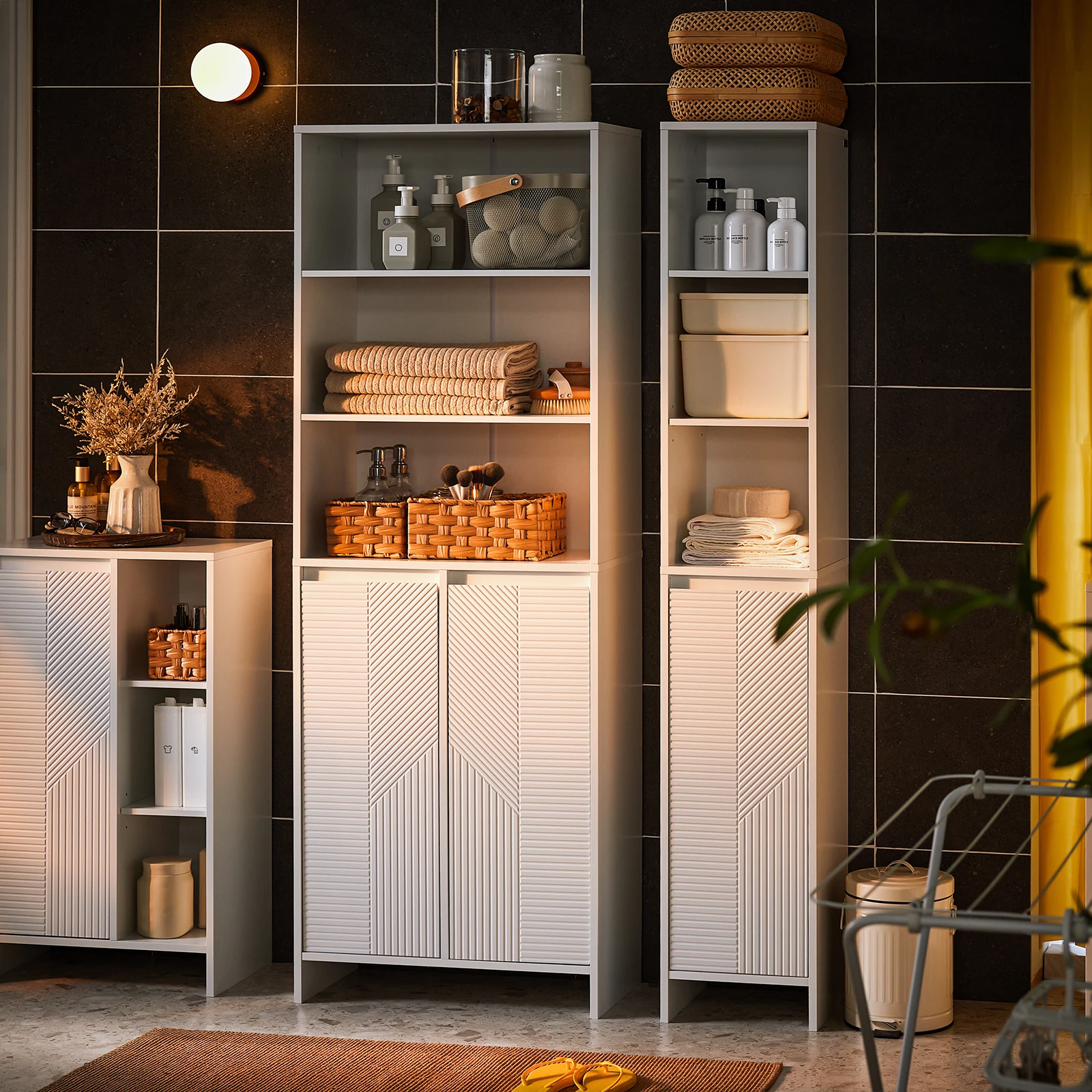 SoBuy BZR155-W Schmaler Badezimmerschrank mit Wäschekorb, Bad Hochschrank mit Türen & Regal für Badezimmer 60x30x171 – Detail 2