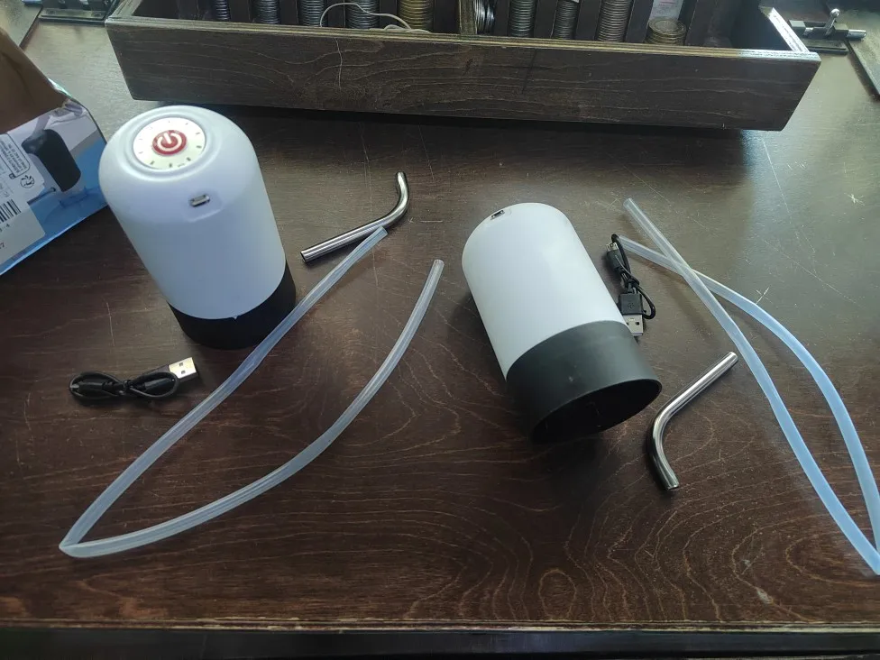 Bomba dispensadora de agua color negro