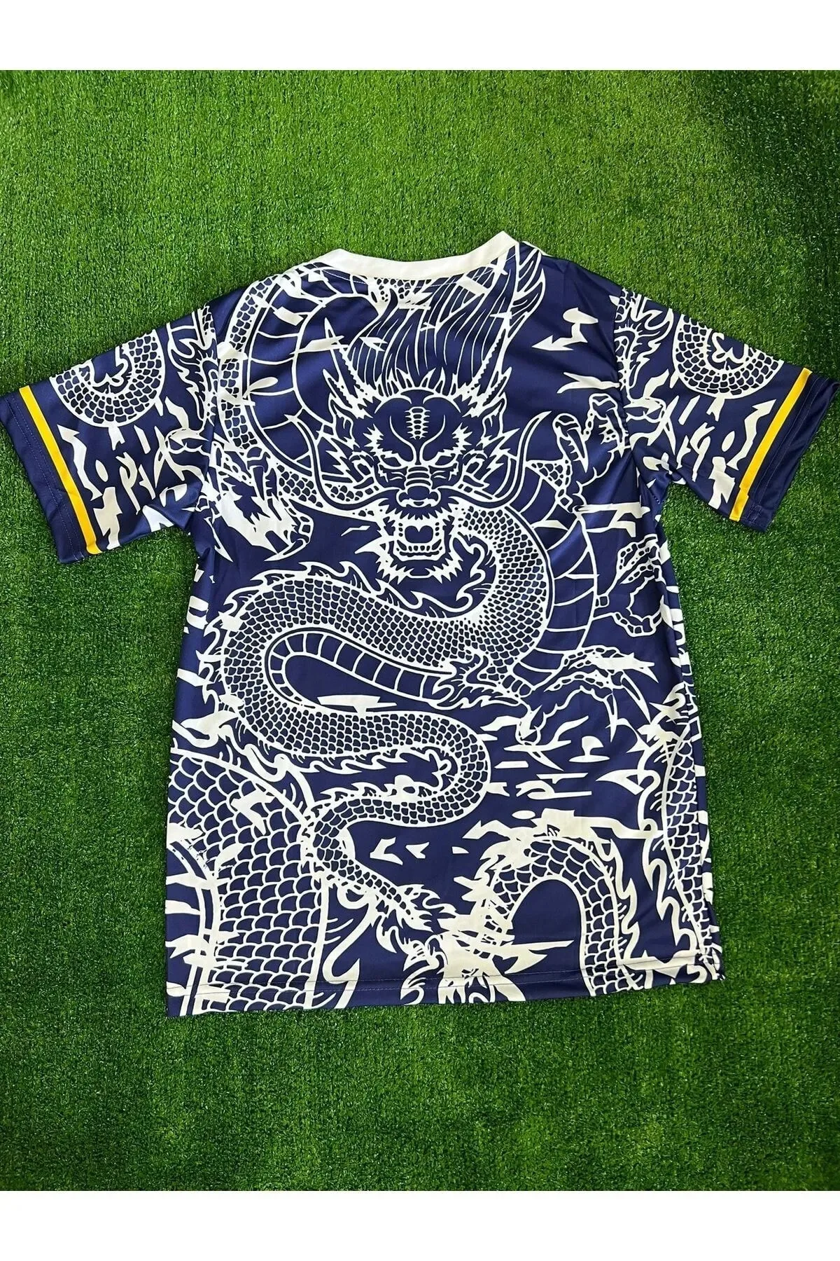 Camiseta Real Madrid Dragon Rosa: Descubre el Diseño Único para los Verdaderos Fanáticos