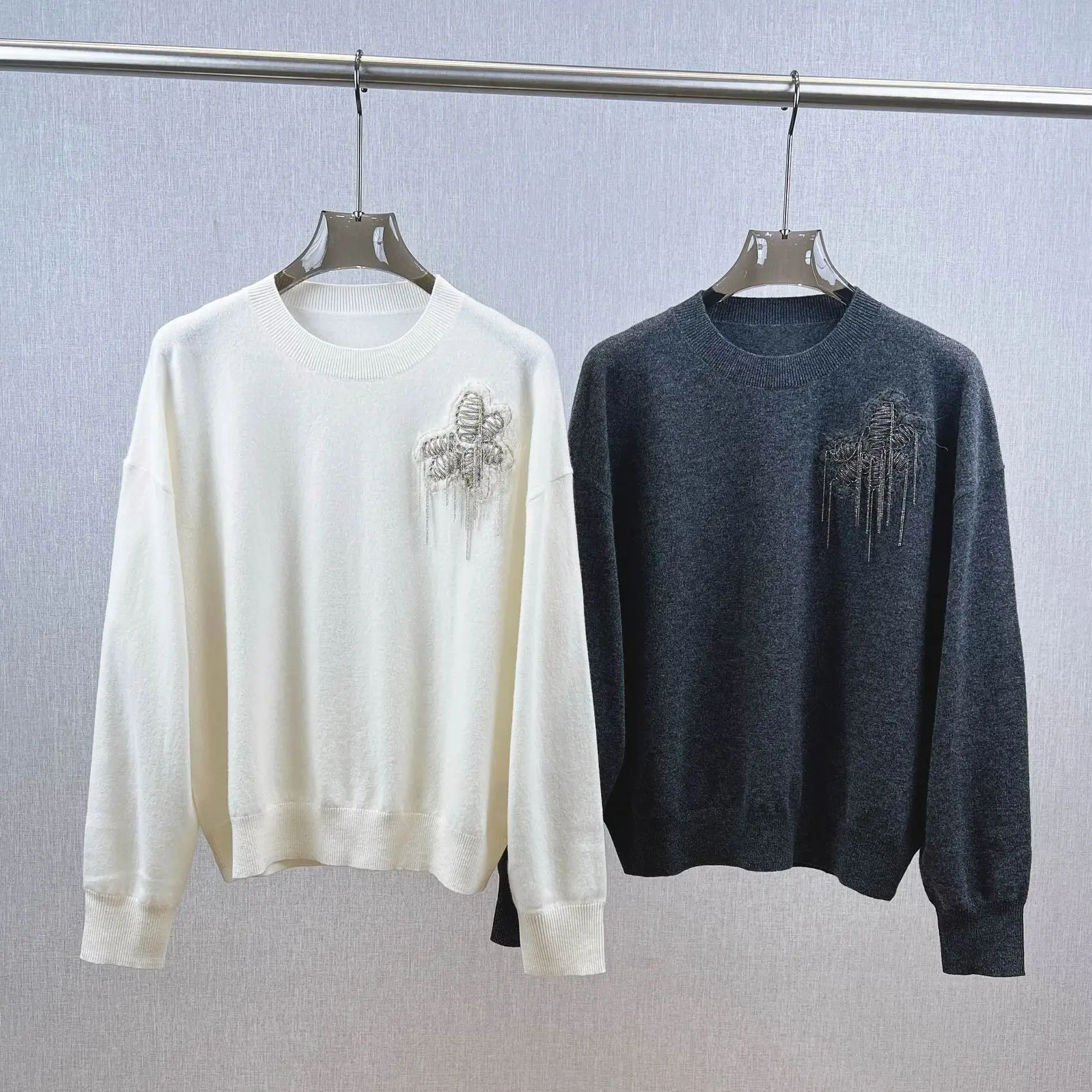 Elegante pullover decorato con perline in cashmere