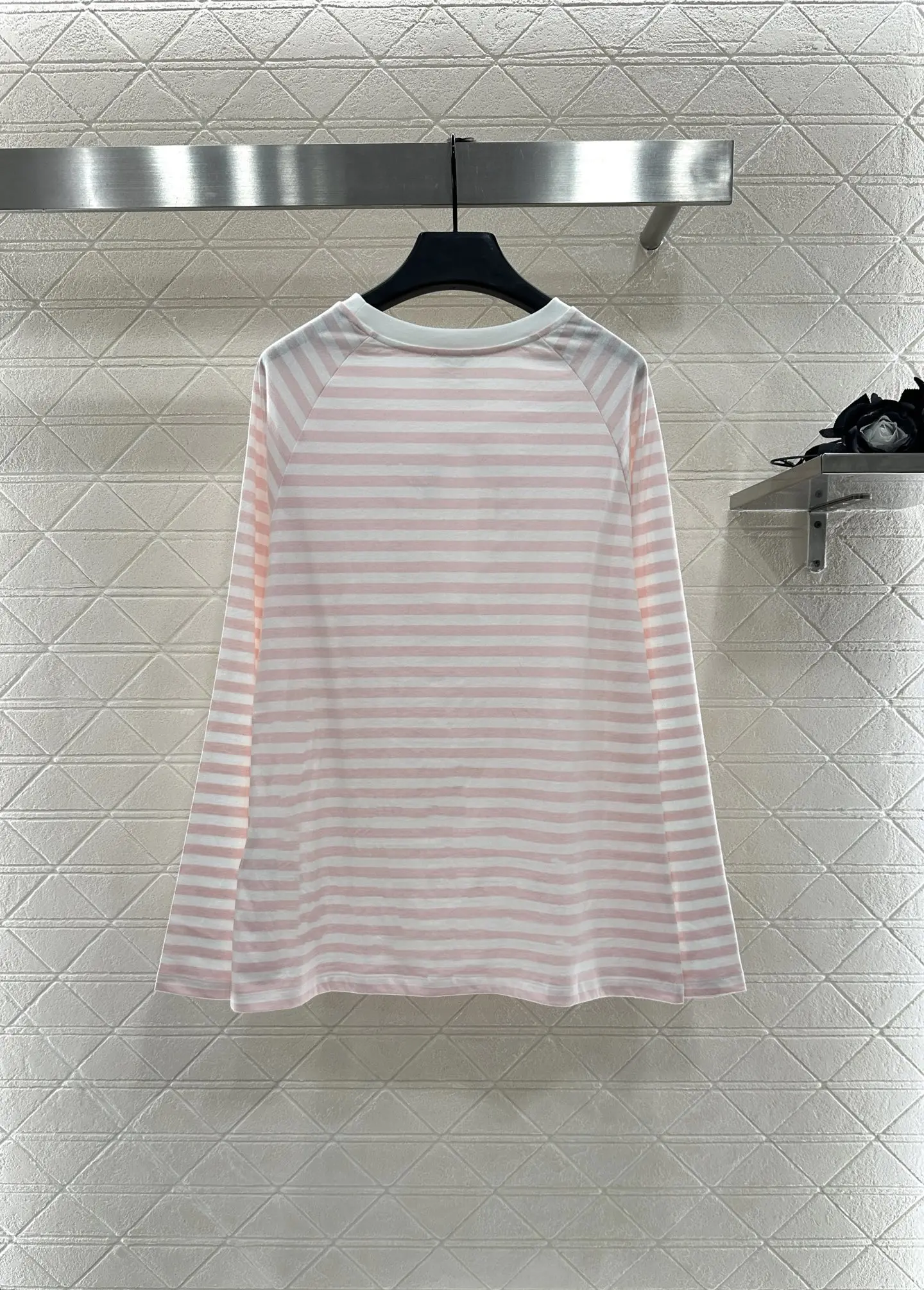 

Женская футболка с длинным рукавом, новая свободная полосатая контрастная цветная футболка с простым хлопковым круглым вырезом, женский топ 2025