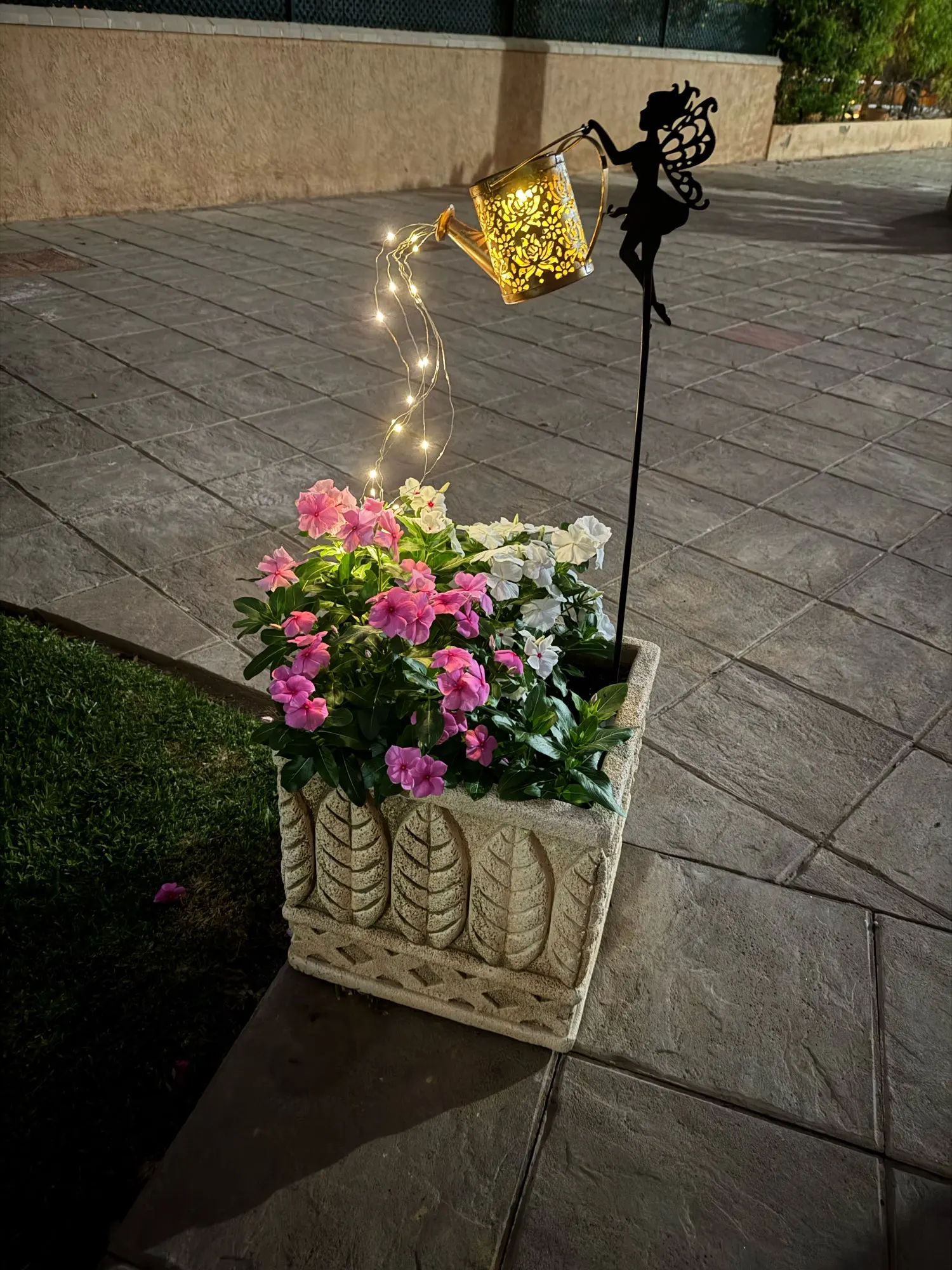 Solar Fairy Watering Can Lights – Outdoor Decorative Kettle with Cascading String Lights, Perfect for Garden Décor & Gifts photo review