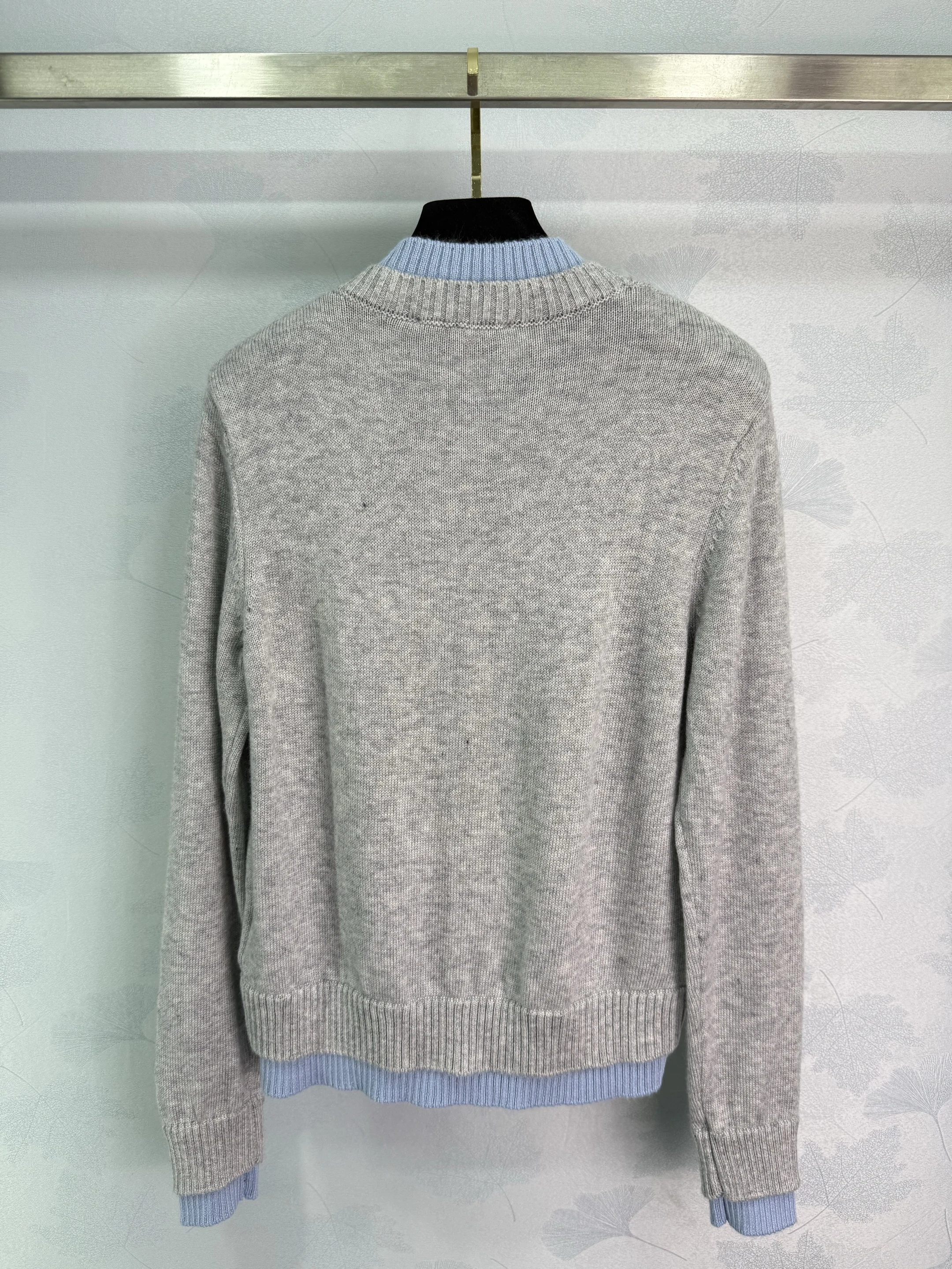 

25 autumn/winter new women's round neck temperament long sleeved button up cardigan contrasting color fake two-piece sweater