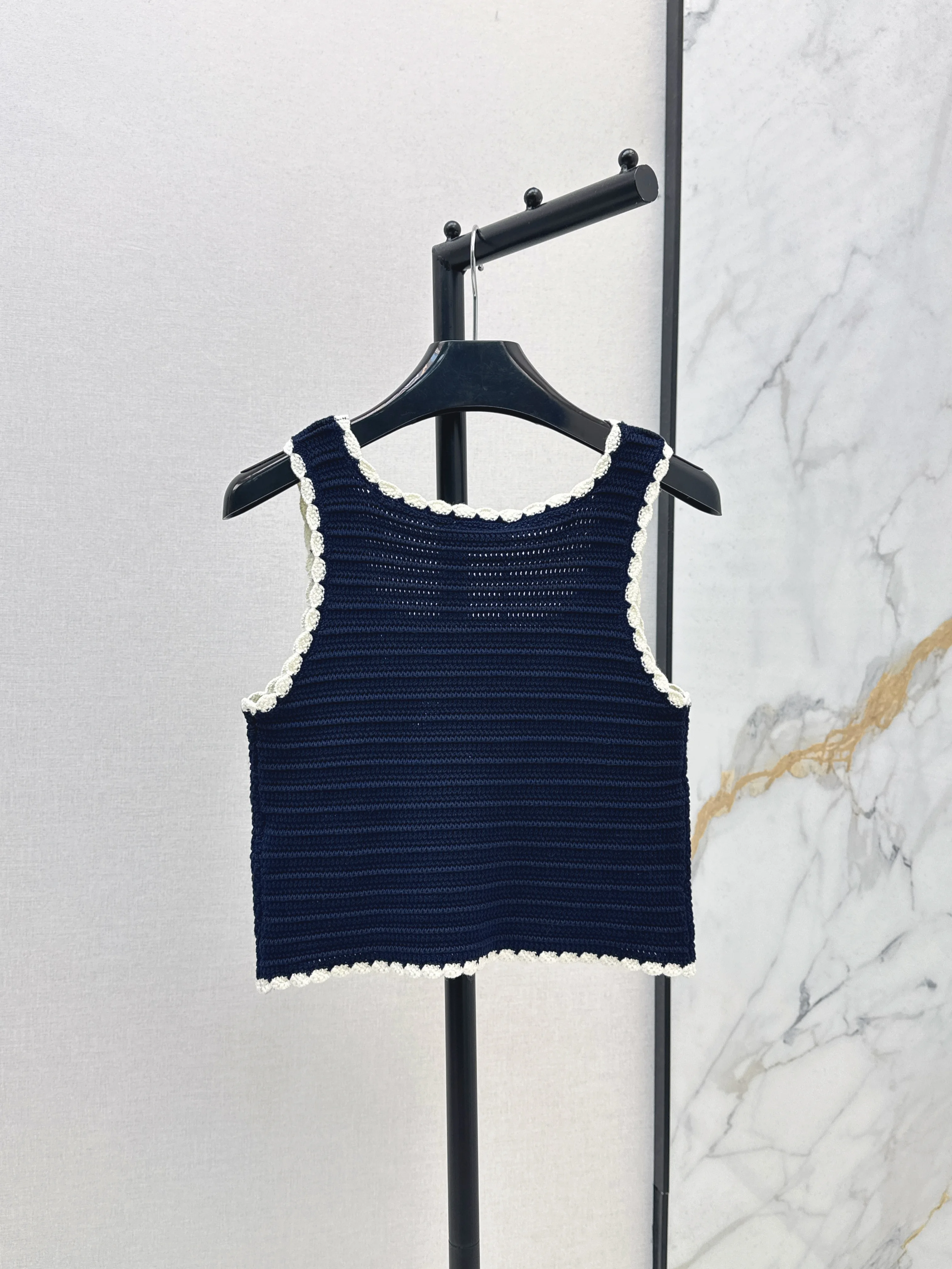 

2025 Summer Women's New Knitted Camisole Vest with Navy Blue and White Edging U-neck Youthful Anti-aging Fabric Comfortable W149