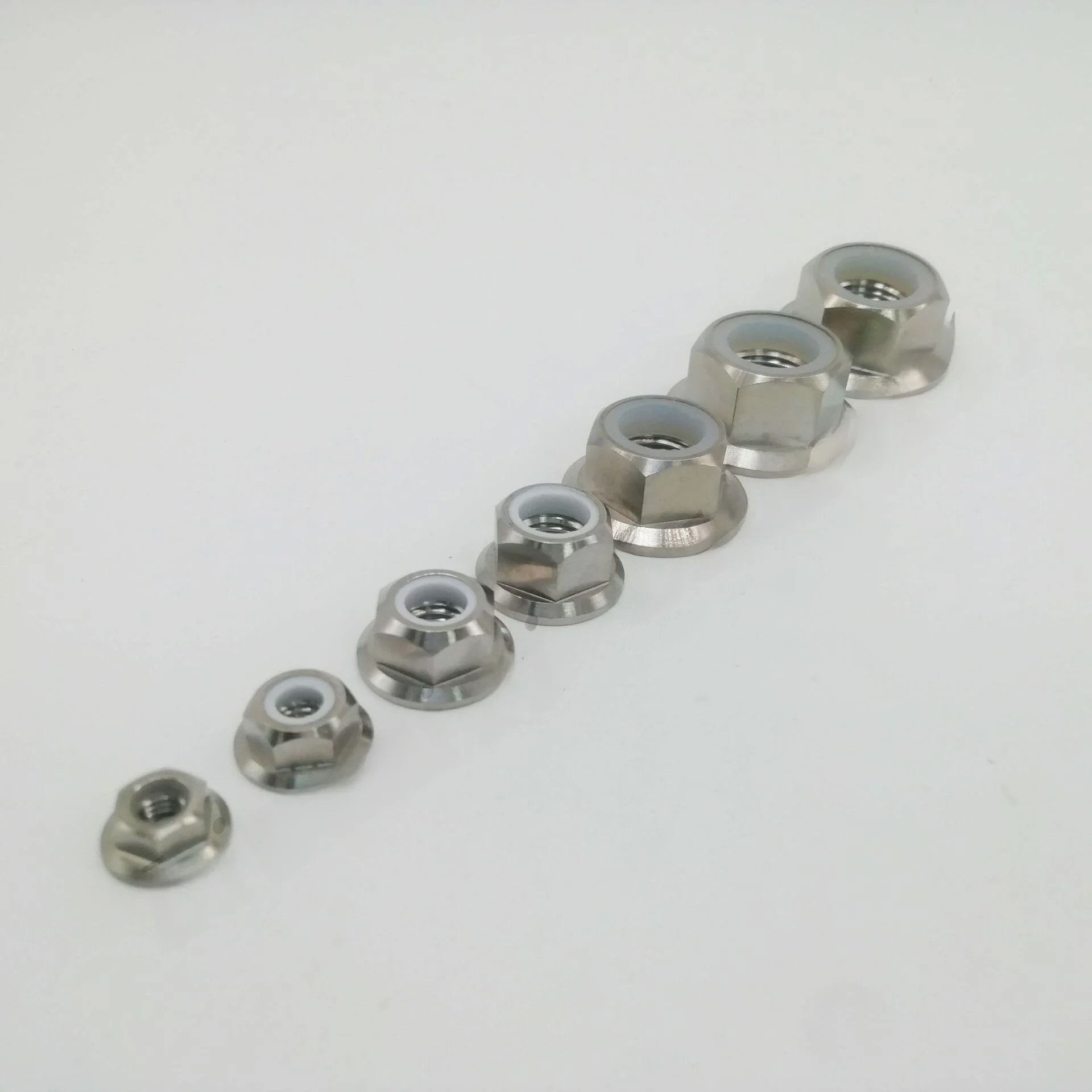Liumeili écrous de blocage en titane Ti M5 M6 M8 M10 M12 M14 écrous de blocage à tête de bride vis pour moto paquet de 1 pièce