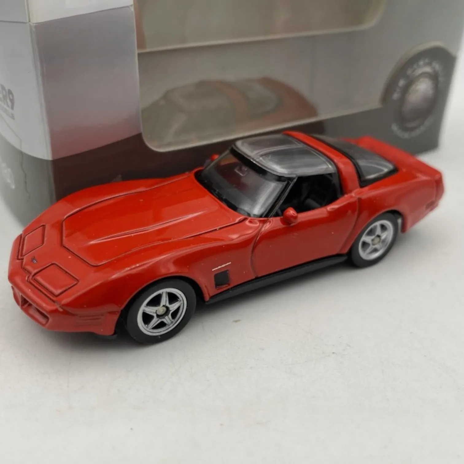 Welly, Corvette 1982 Red Black Roof, Sports Car, Scale 1:60, 5-7