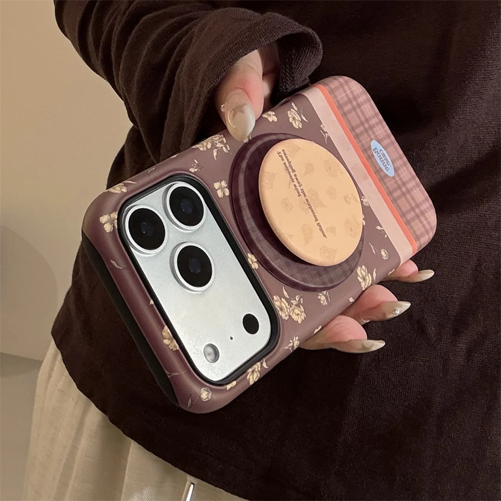 Casing Ponsel Retro Motif Kotak-kotak Cokelat dengan Hiasan Bunga Lucu dan Magnet untuk iPhone 17 16 15 Pro Max 14 13 12 11, Cover untuk Stand Magsafe