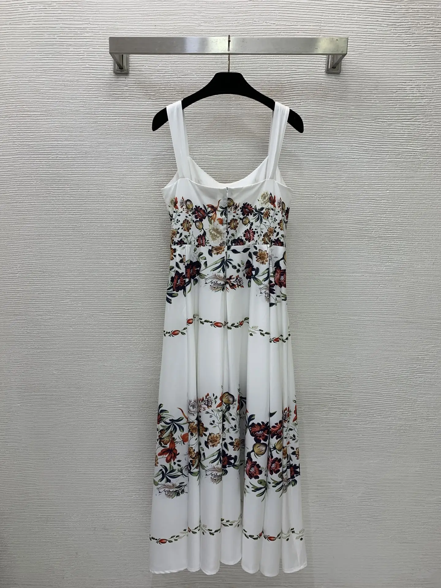 

2026 Summer Women's Vintage Wide Strap Floral Dress Elegant Style Vacation Maxi Dress ZX185164