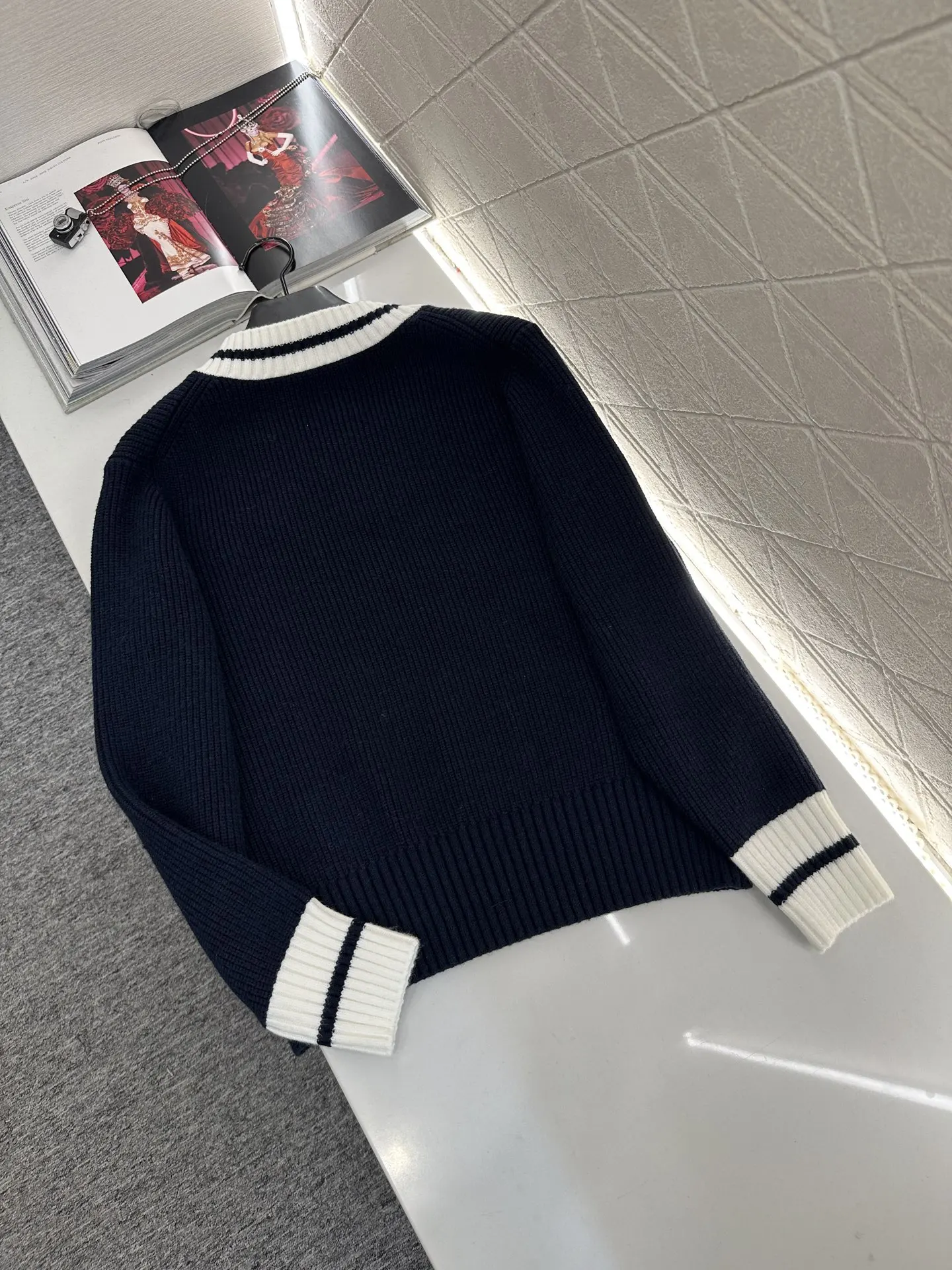 

2025 New SWEATER coat pullover wool striped v-neck long-sleeved embroidery Versatile Slimming Figure-hugging winter autumn