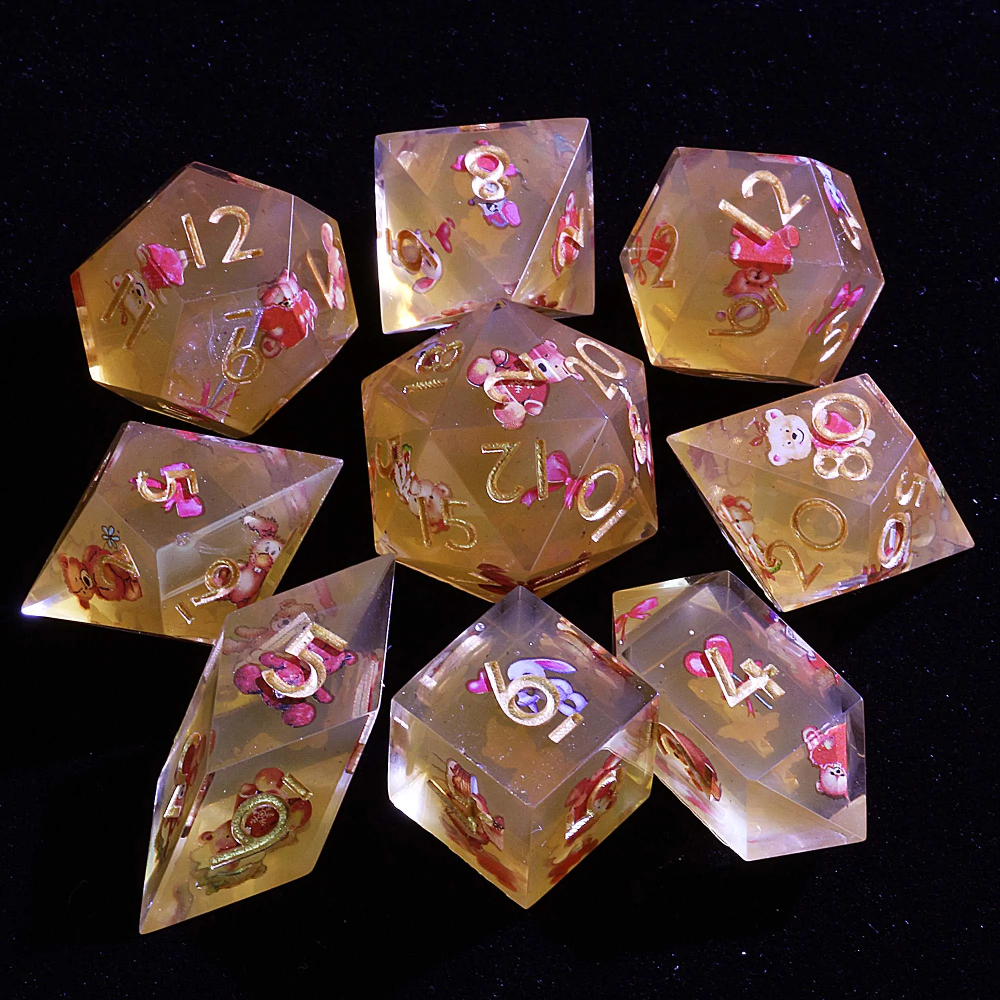 

9. Многогранные наборы кубиков D и D для чаепития из медового дерева