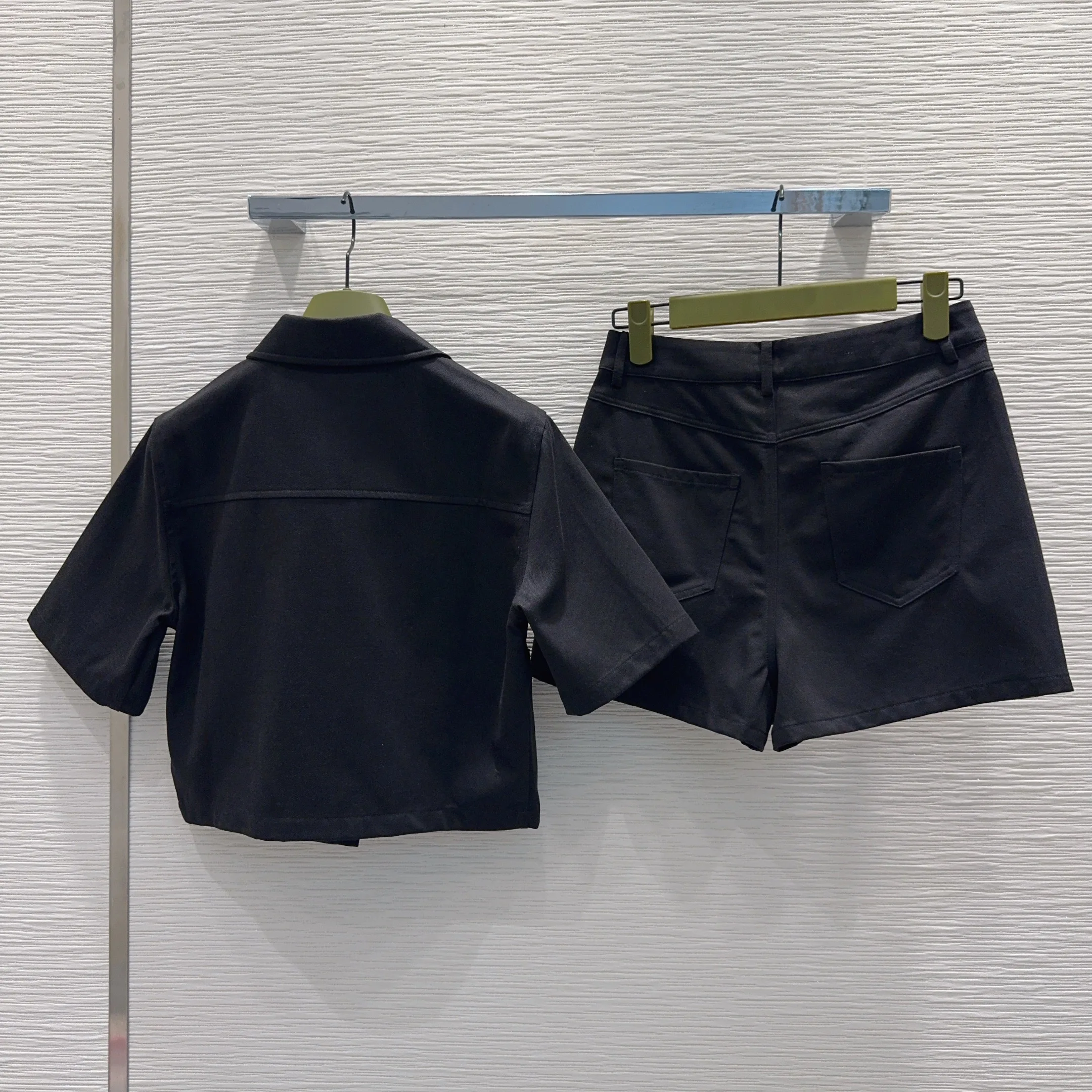 

Новый летний повседневный комплект для женщин: шорты и футболка с коротким рукавом, модель L17 (2026)