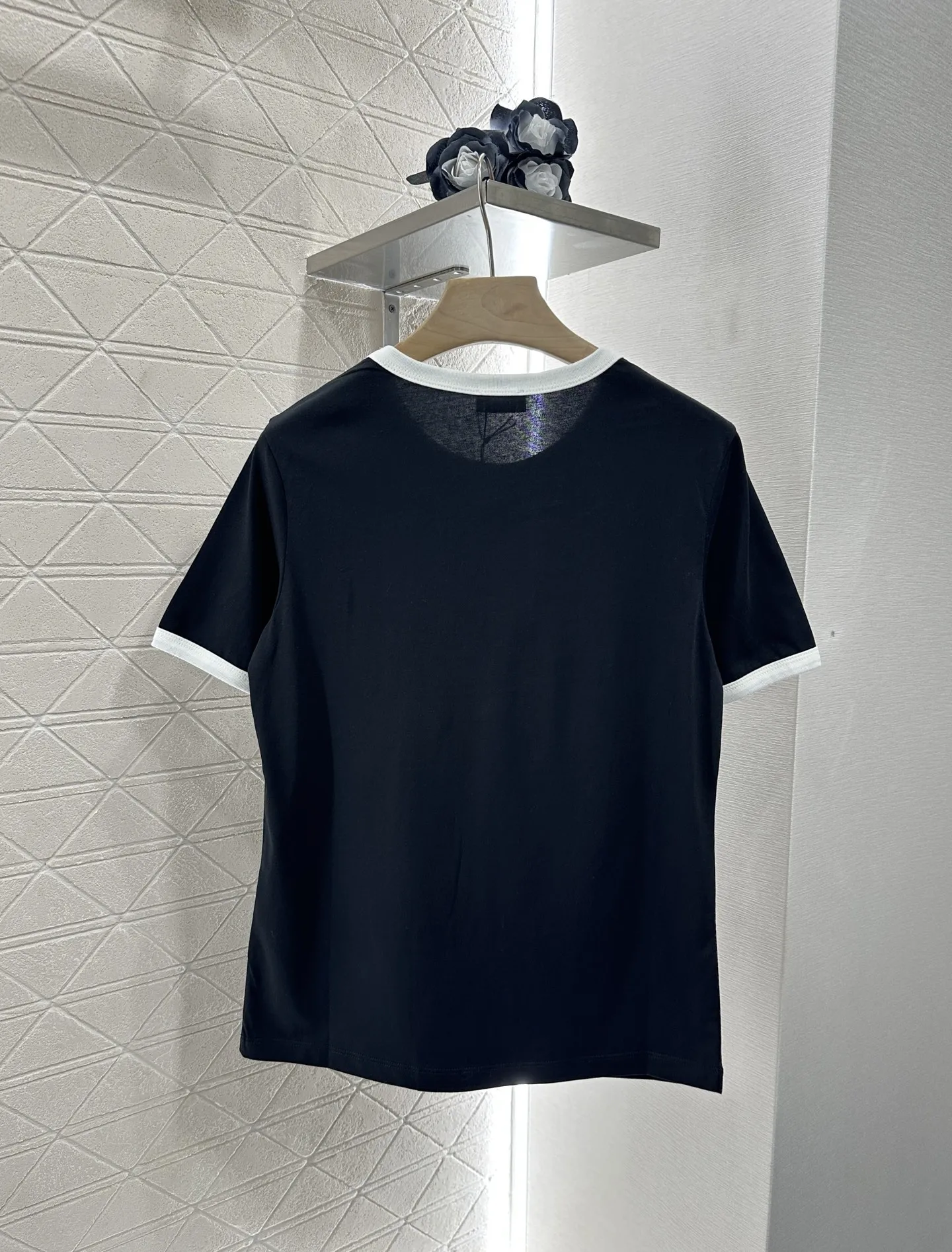 

2025 Summer New Fashion All-match Loose Slim Cotton Black and White Hemming Round Neck Flocking Printed T-shirt 054
