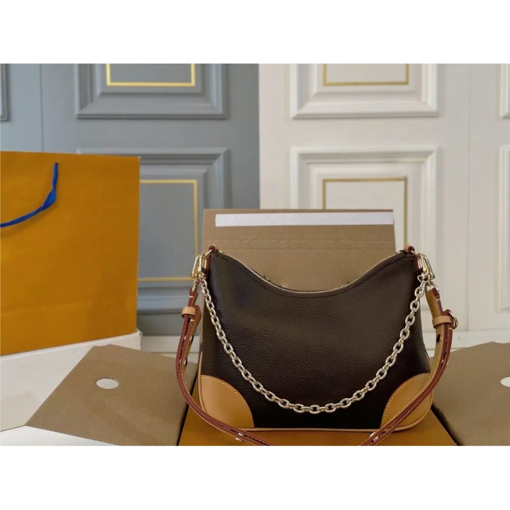 

2025 New SIZE: 25x16 CM Fashionable Versatile bags leather cherry Portable can be carried on the shoulder no boxes